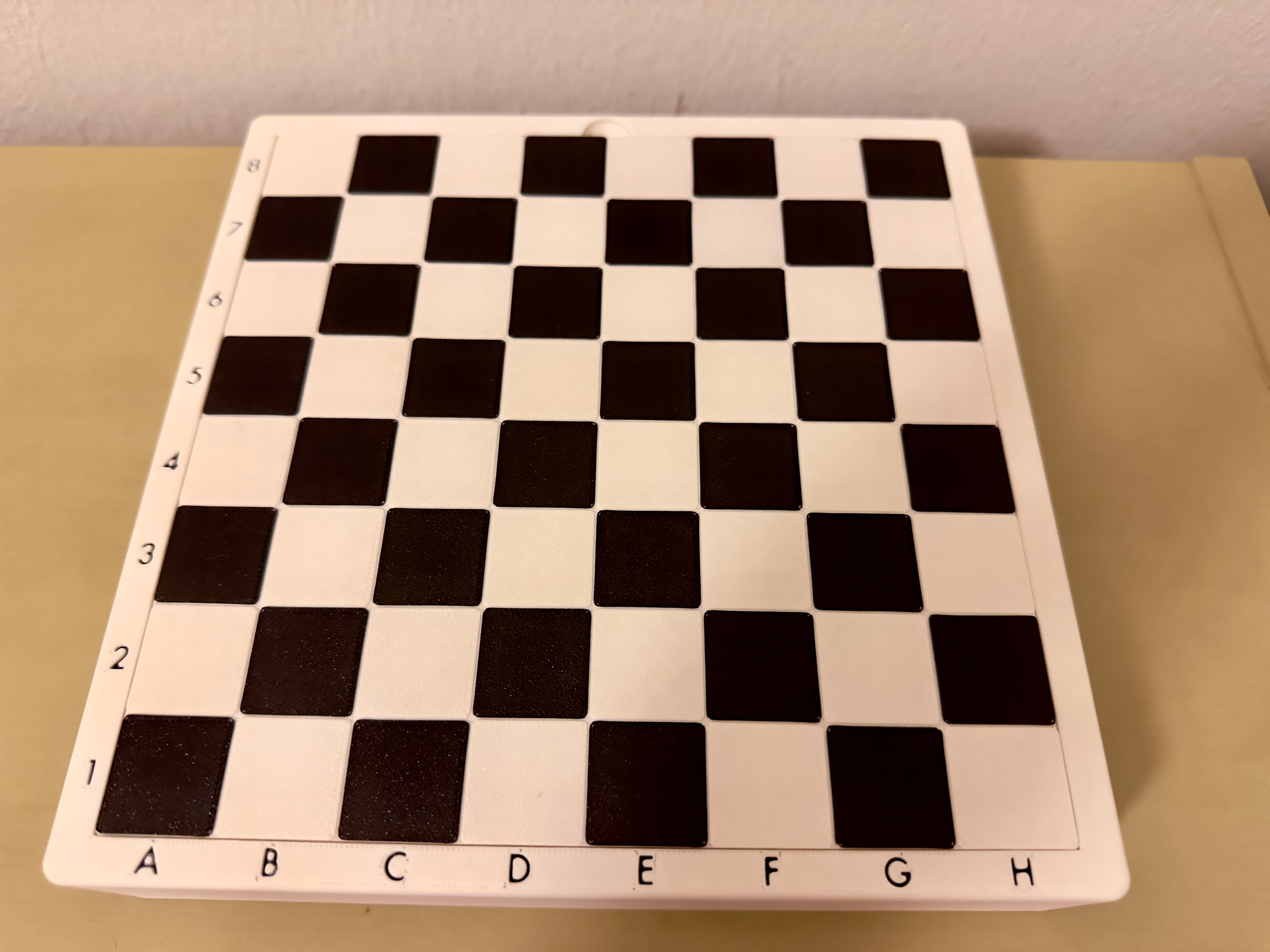 Miniatura 2 do modelo 3D Chessboard with box