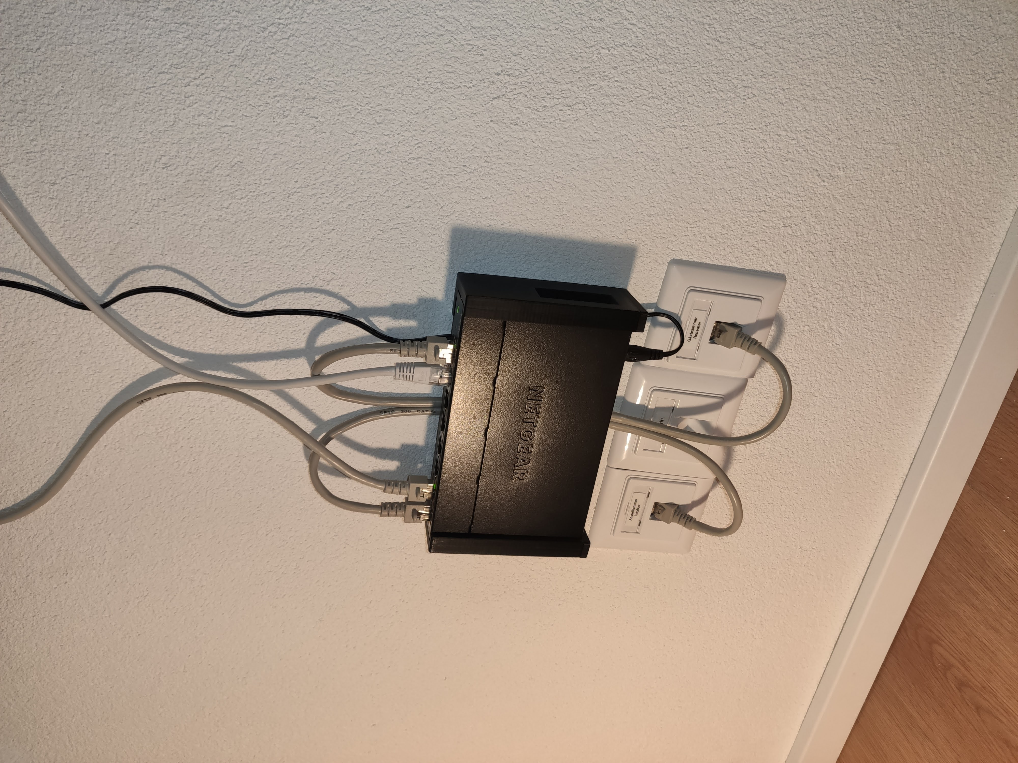 Netgear Switch Wall-Mount [GS308, S350 Series] by Franz | Download free