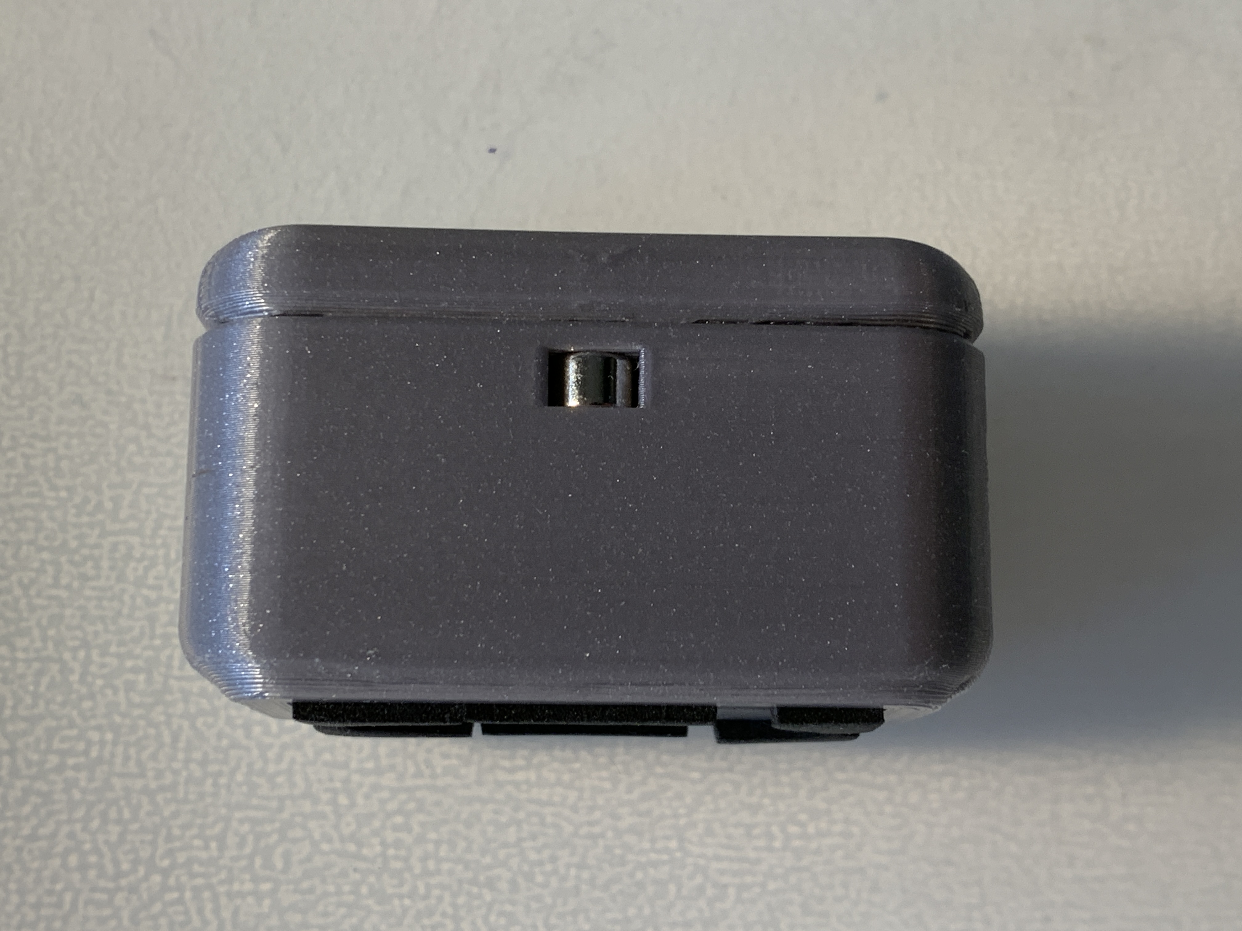 Earplug case with magnet