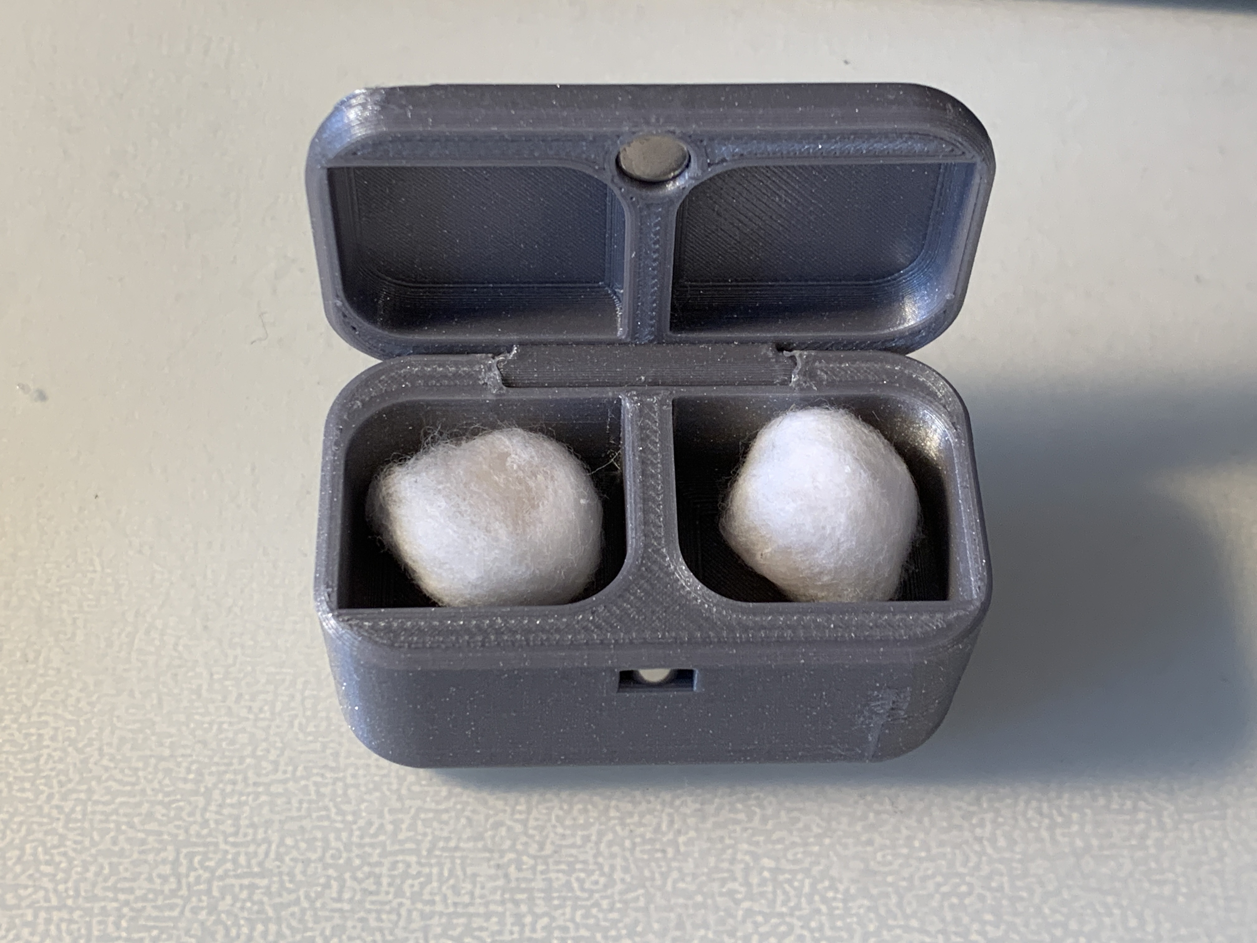 Miniatura 2 do modelo 3D Earplug case with magnet