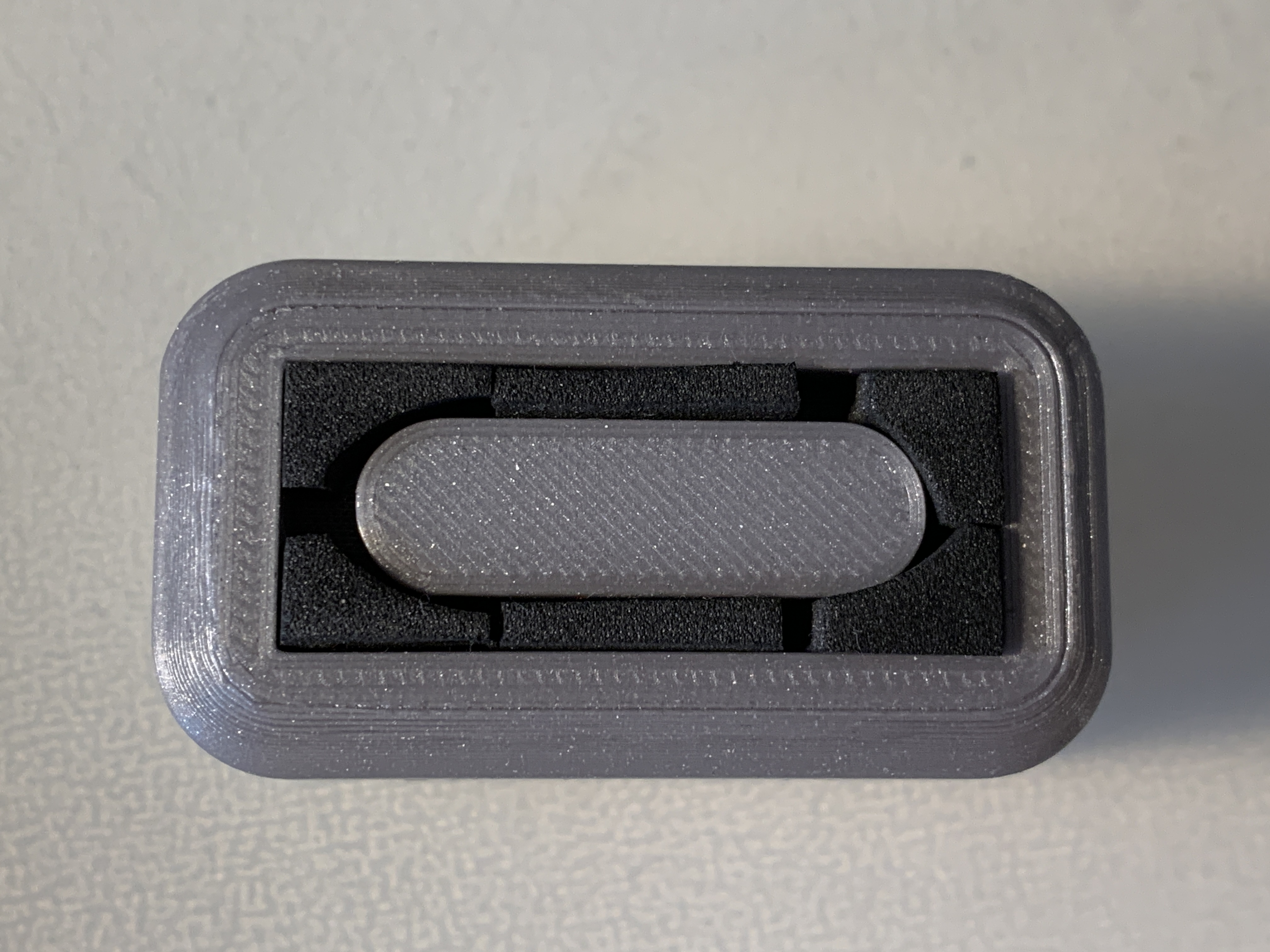 Miniatura 4 do modelo 3D Earplug case with magnet