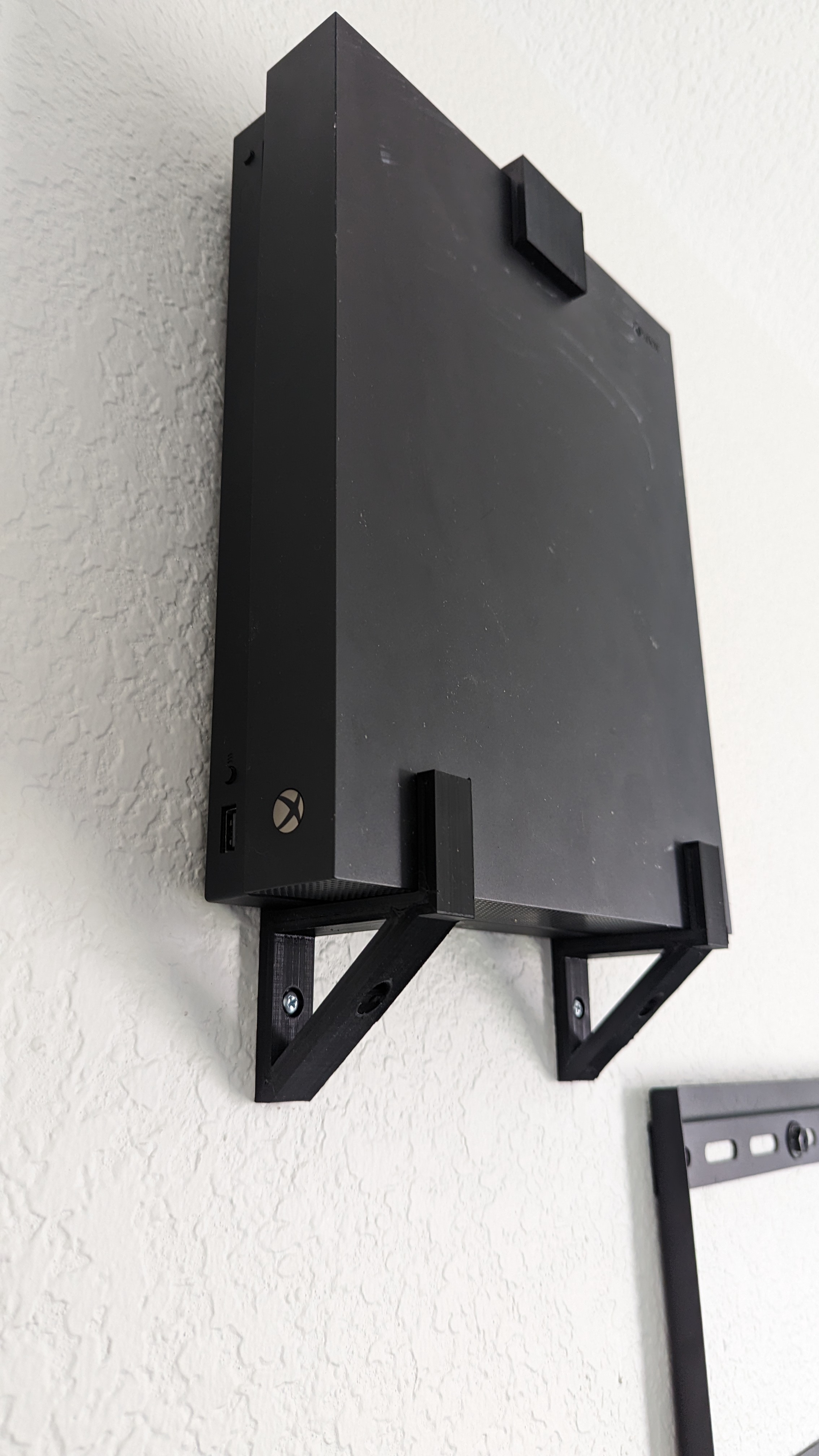 Xbox One X/S Wall Mount
