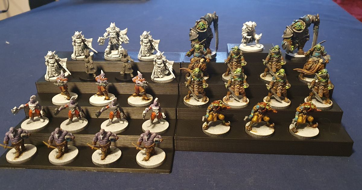 Tiered Miniature Figures Display Shelf by Datenshi Download free STL