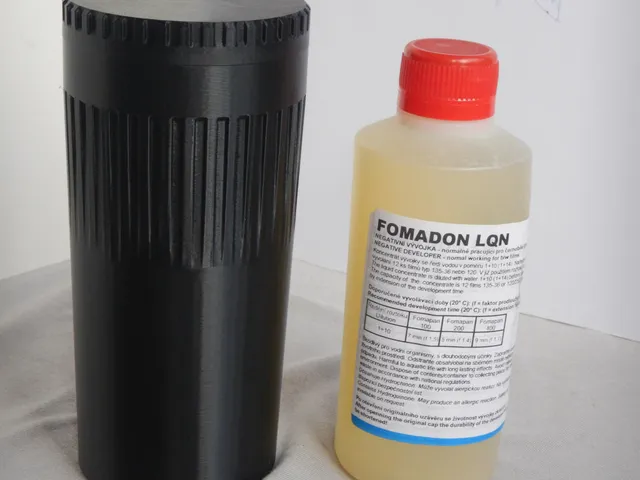 Lichtschutz Behälter für Fomadon Entwickler; Light-proof container for Fomadon developer; Modell Rippe