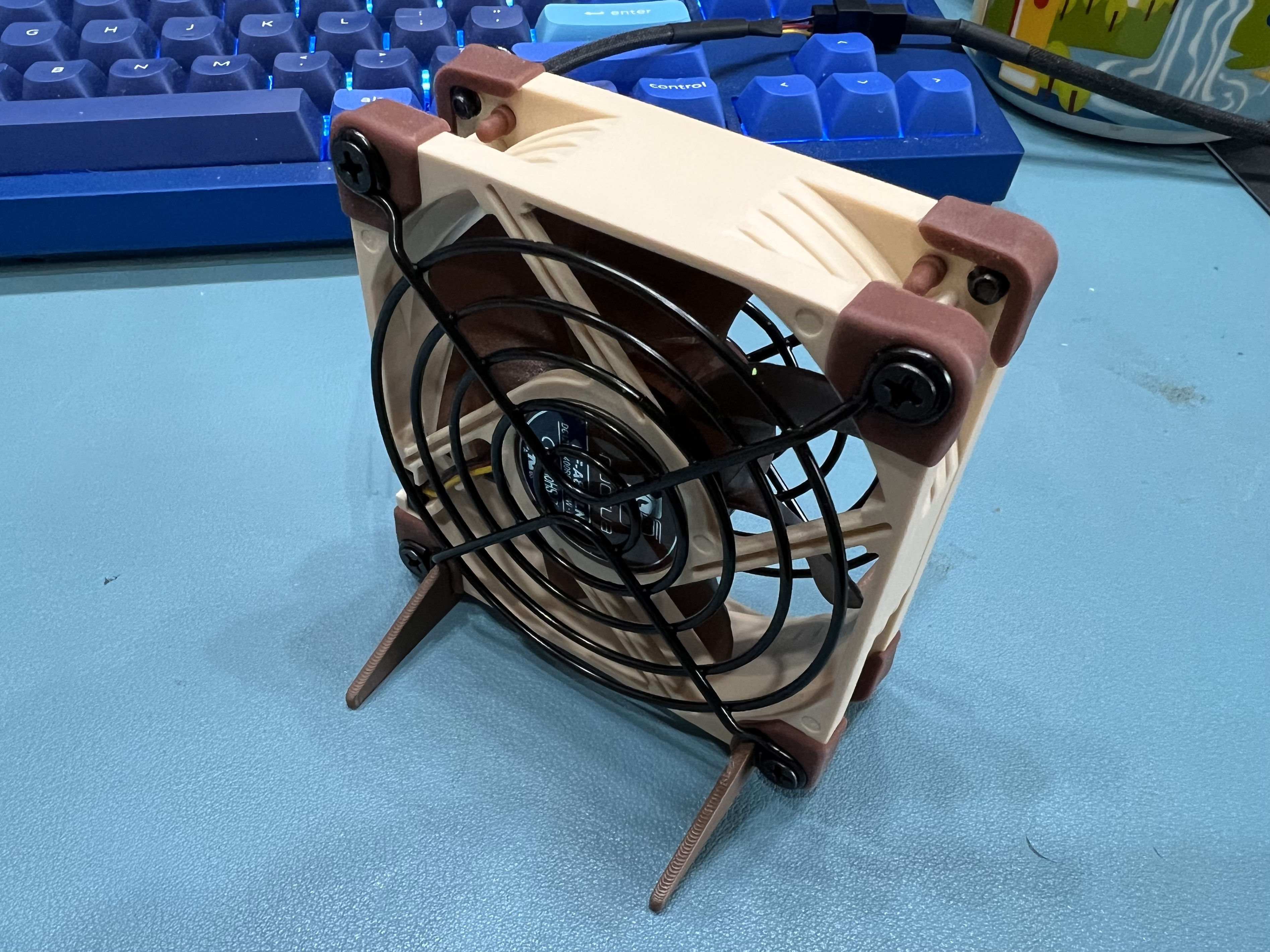 Noctua fan stand
