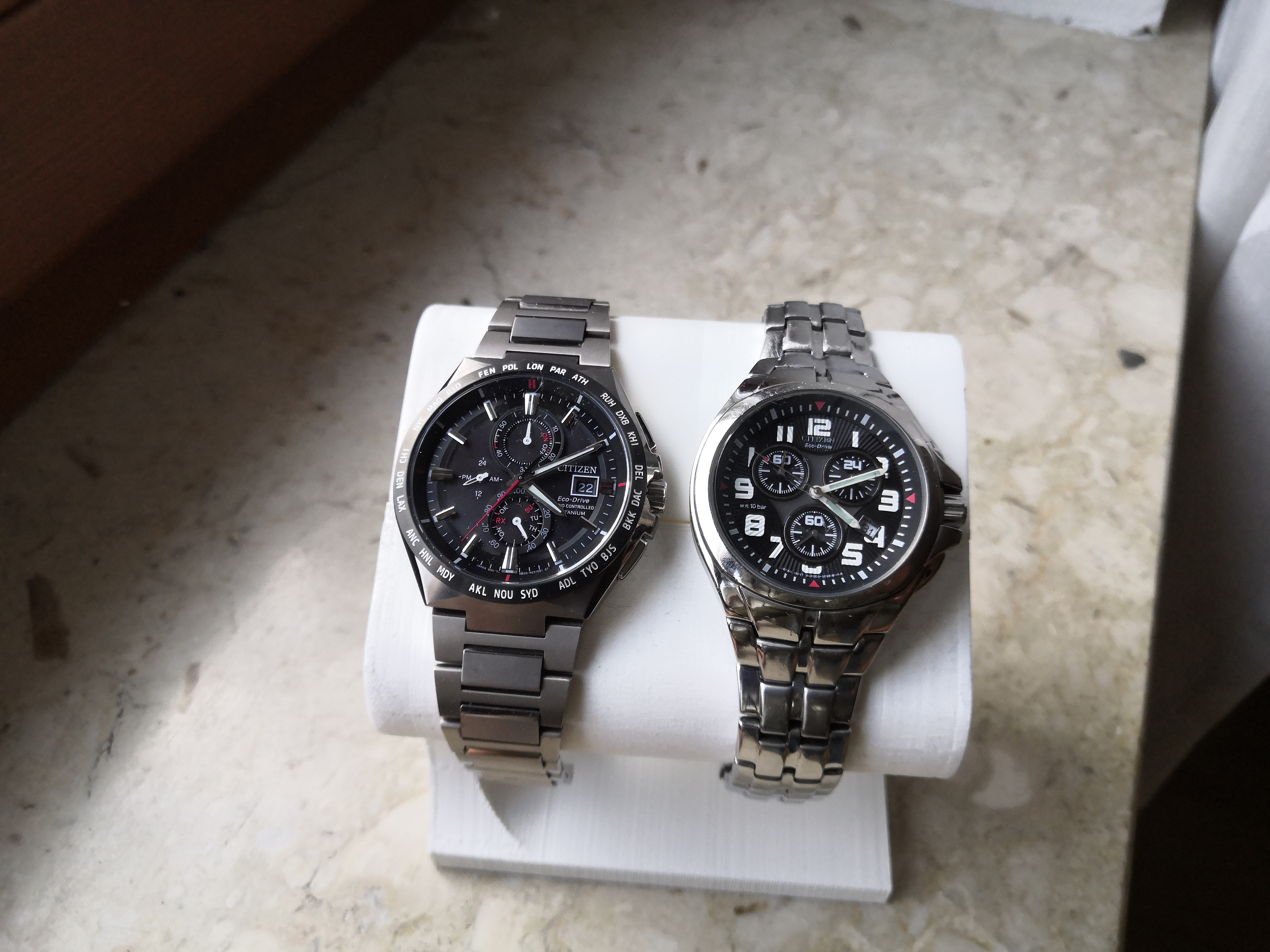 2 x watch holder