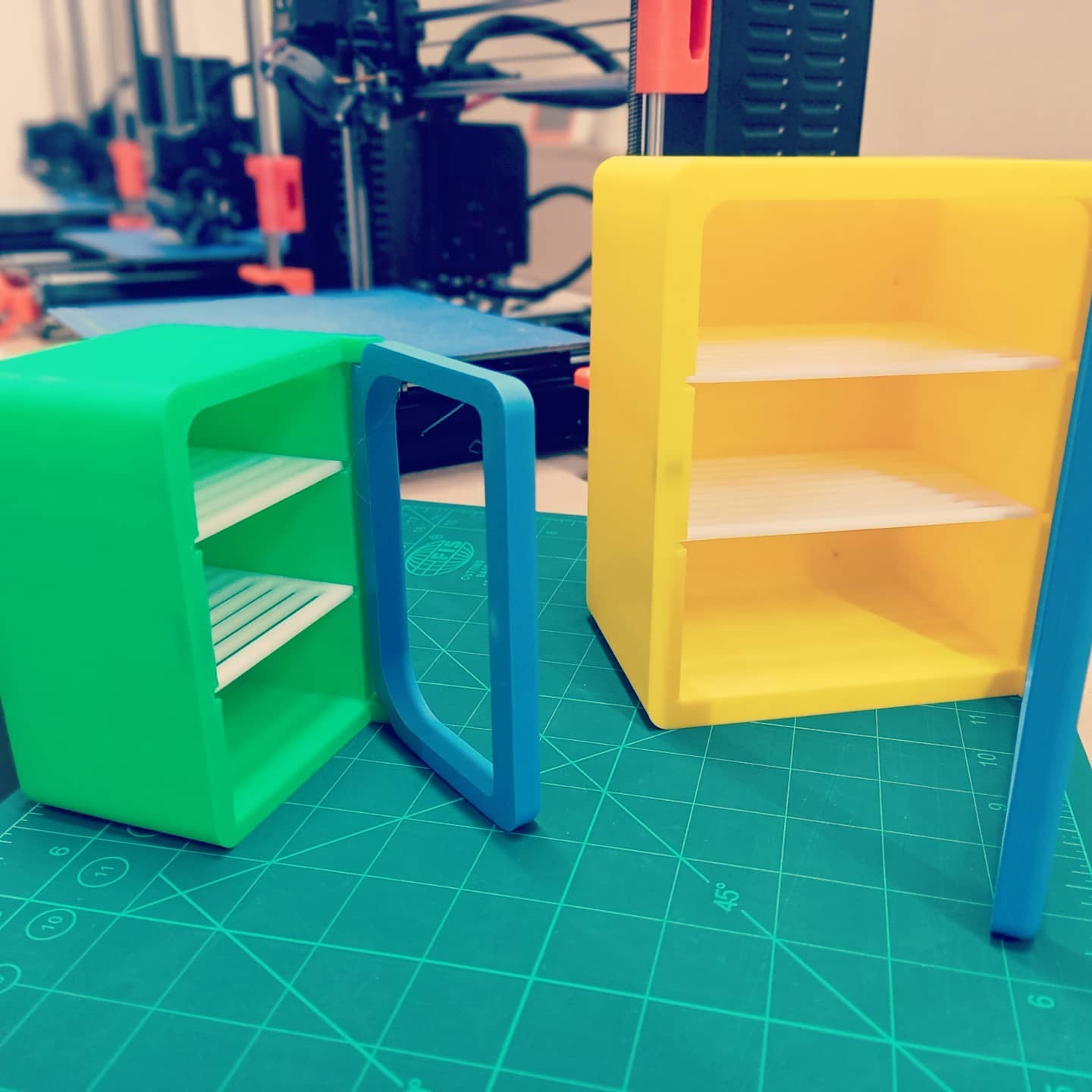 Mini Fridge Scale model with Magnets