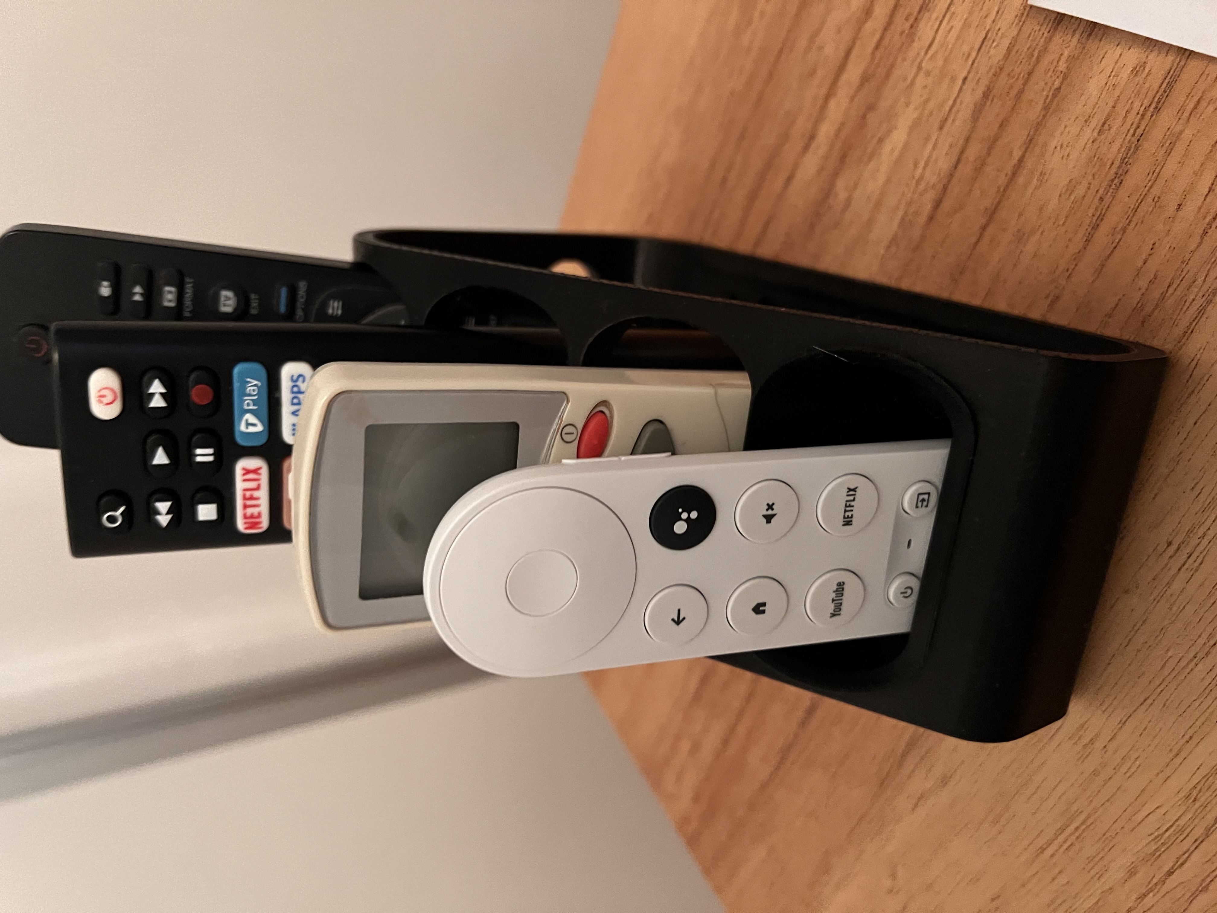 Miniatura 5 do modelo 3D Remote control holder