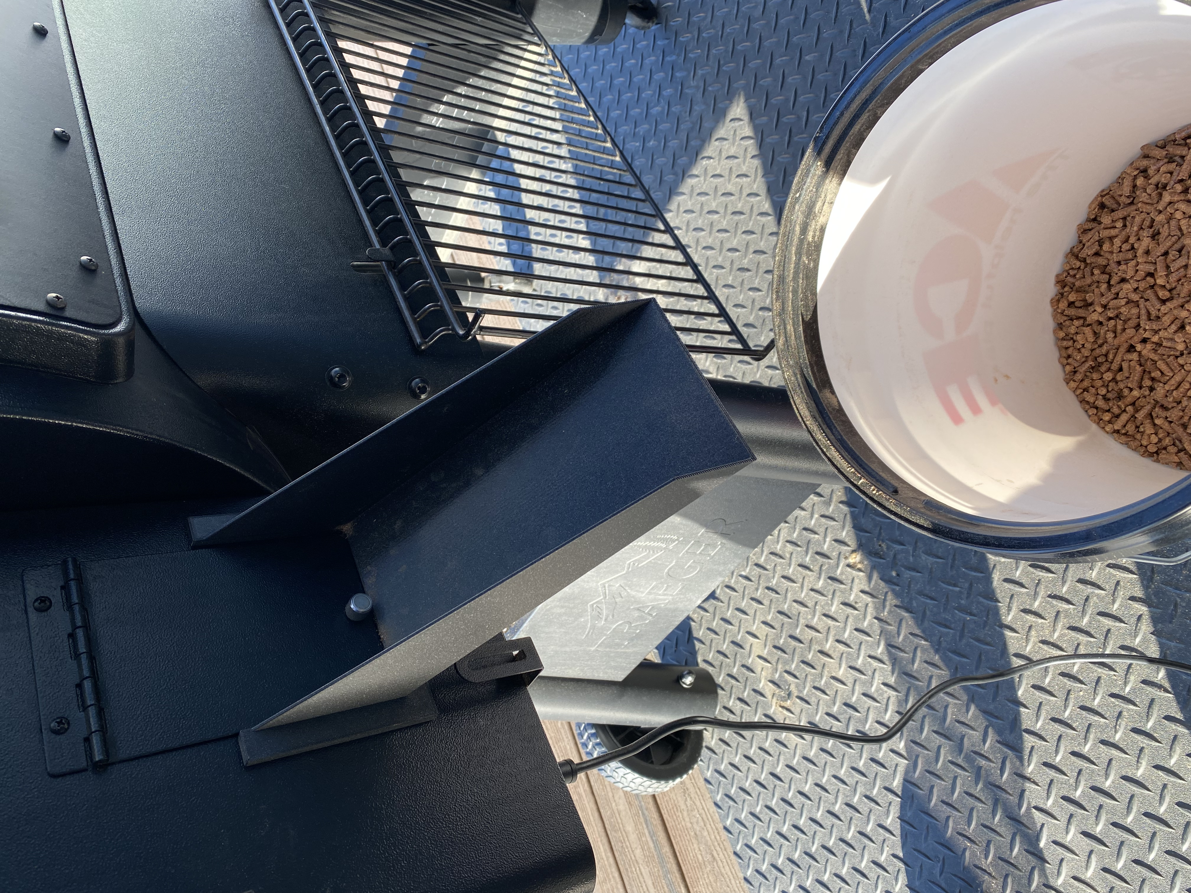 Magnetic Pellet Chute