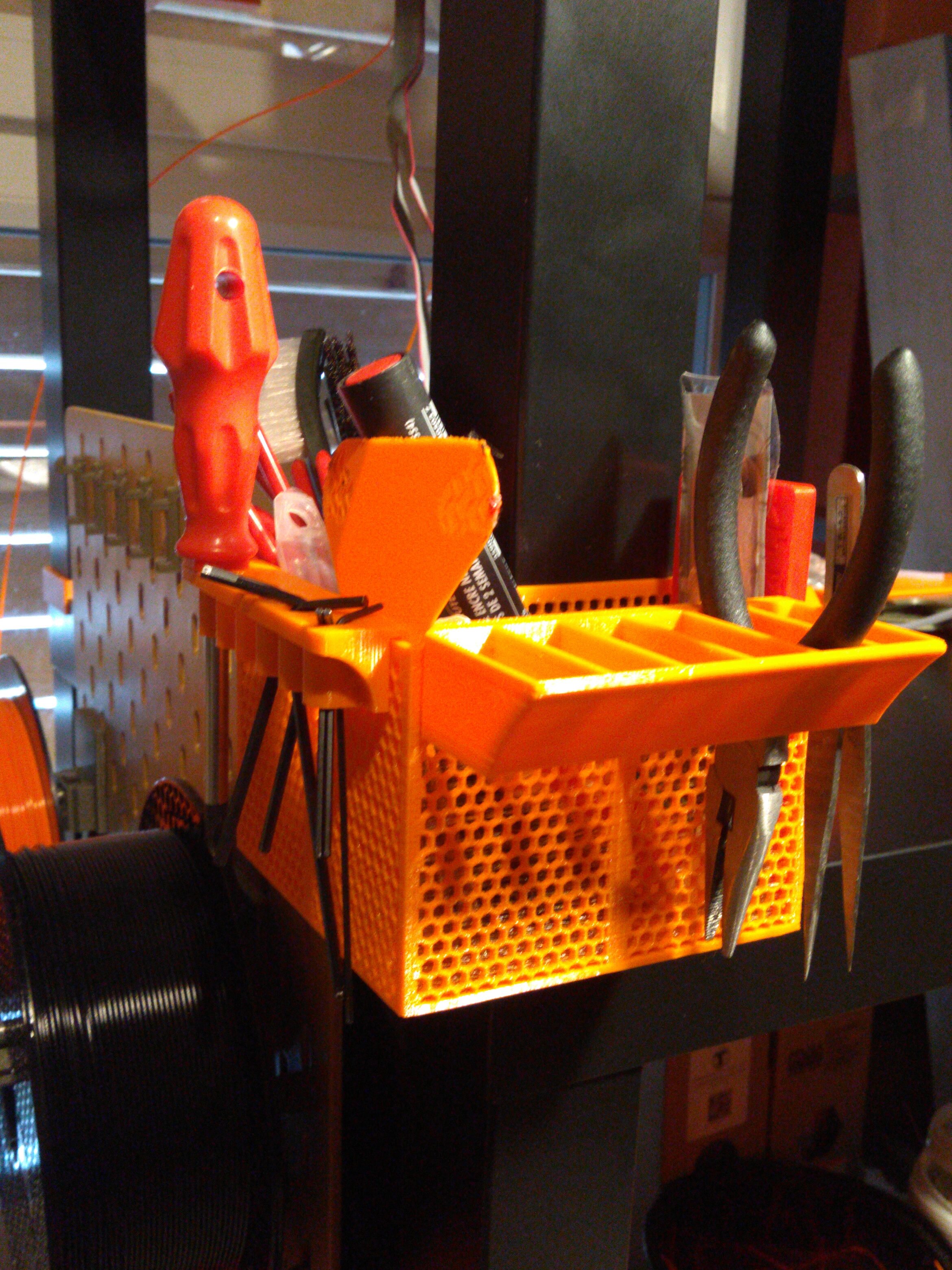 Lack enclosure : screwless tool holder