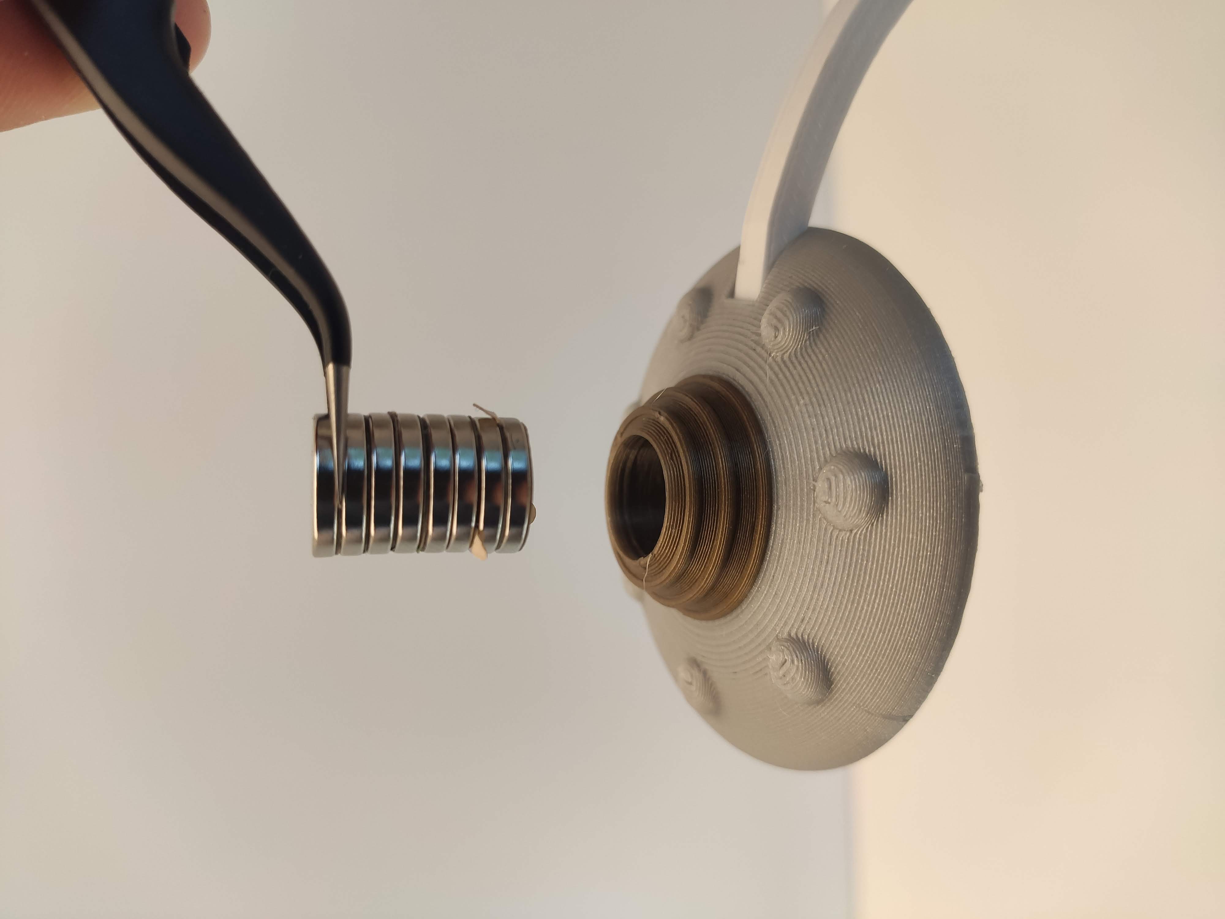 Miniatura 7 do modelo 3D Magnetic UFO