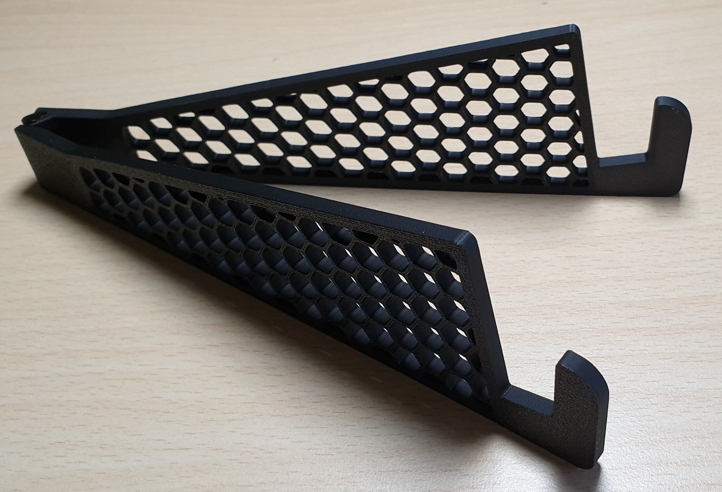 Miniatura 2 do modelo 3D Foldable Simple Tablet Stand (parametric)
