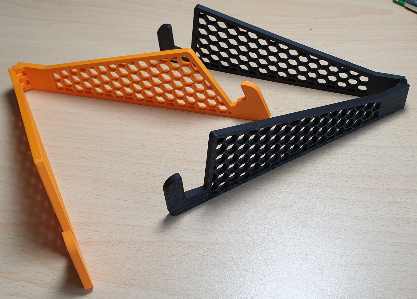 Foldable Simple Tablet Stand (parametric)