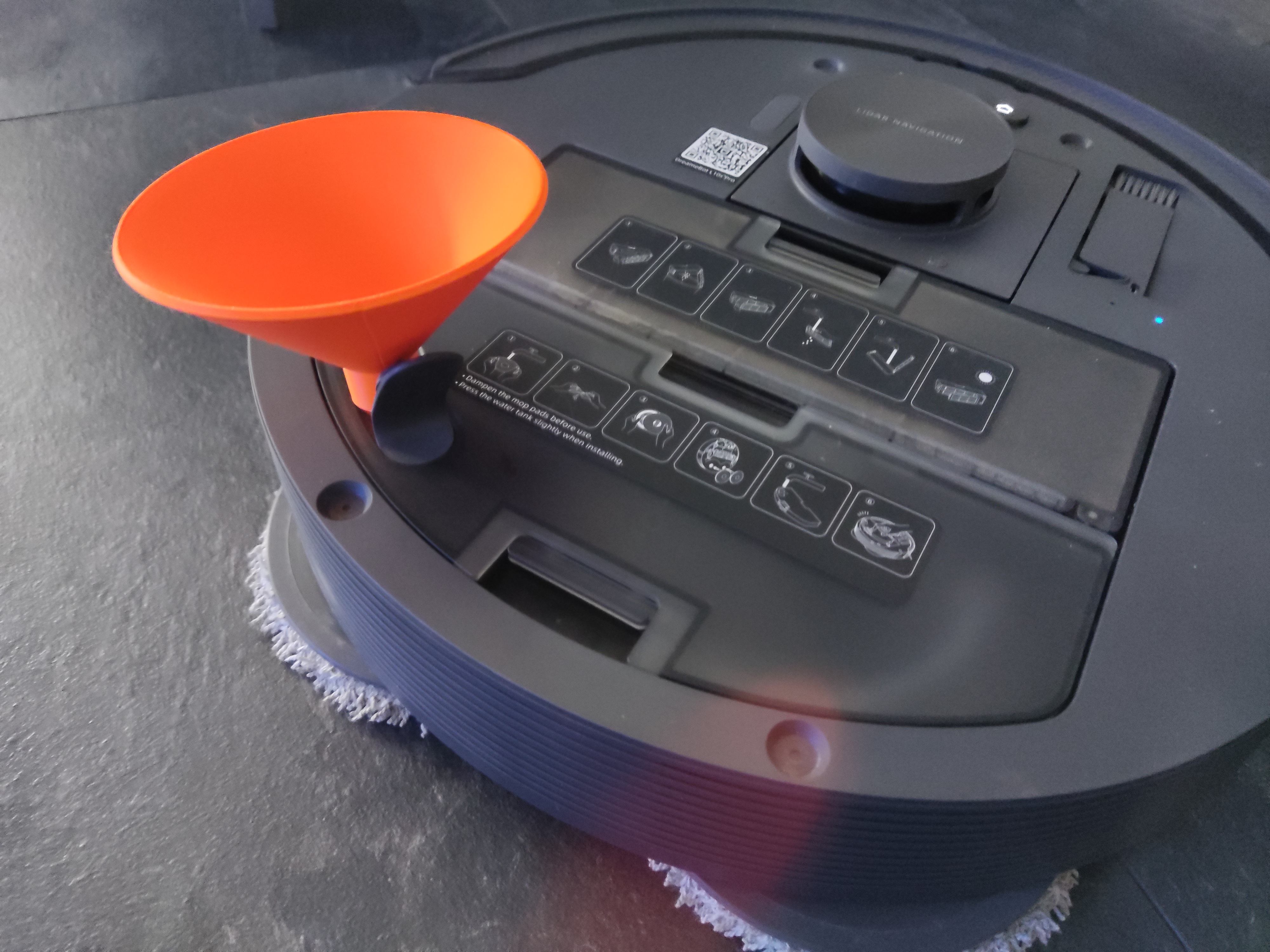 Funnel for an Dreame vacuum cleaner robot
