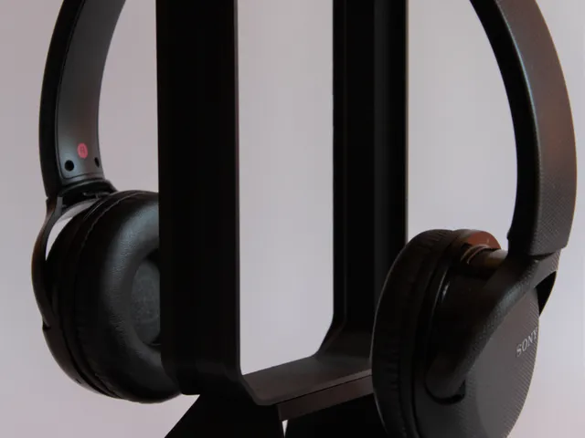 Headphone stand