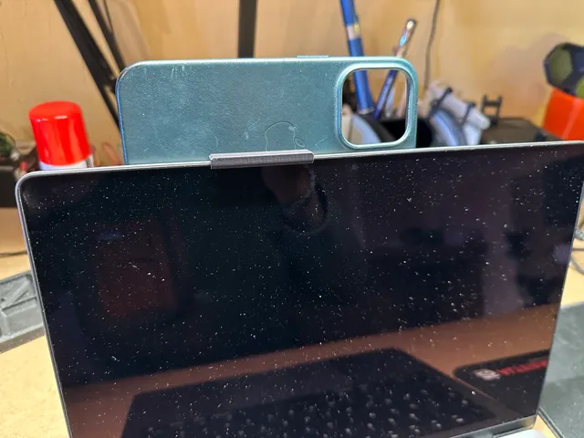 M1 MacBook Pro 14" iPhone 14 Pro Continuity holder
