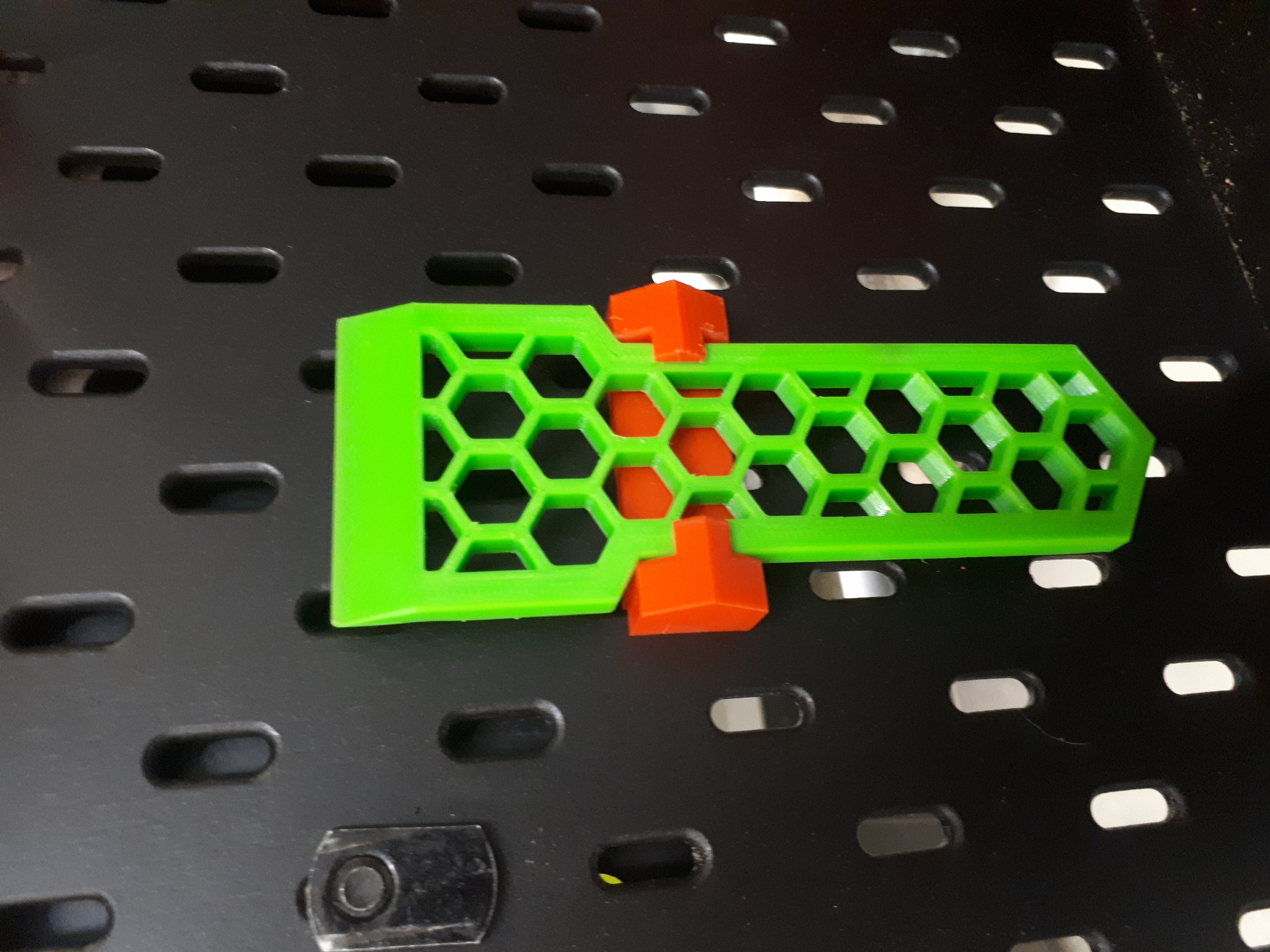 Honeycomb Scraper Holder for Skadis Walls