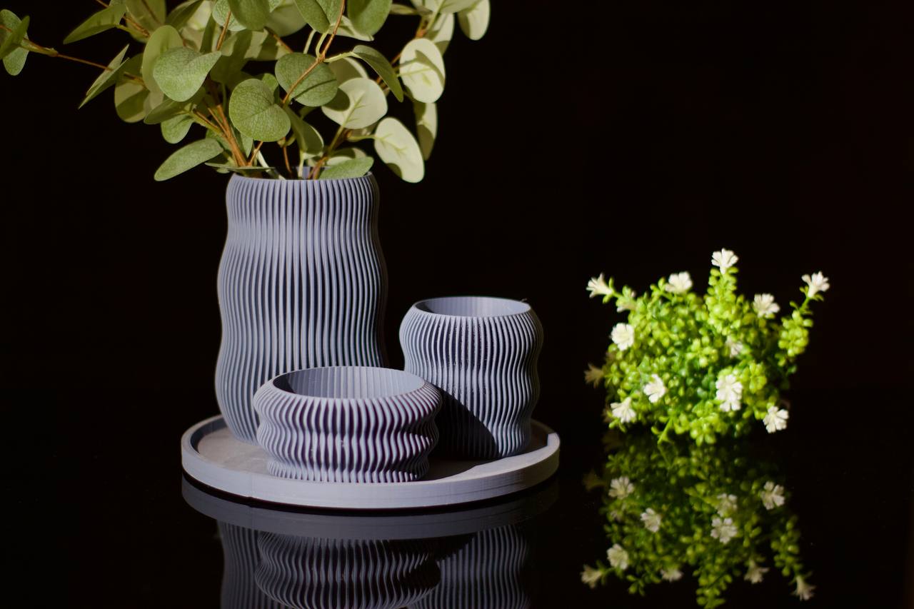"Lines: a Set of Vases"