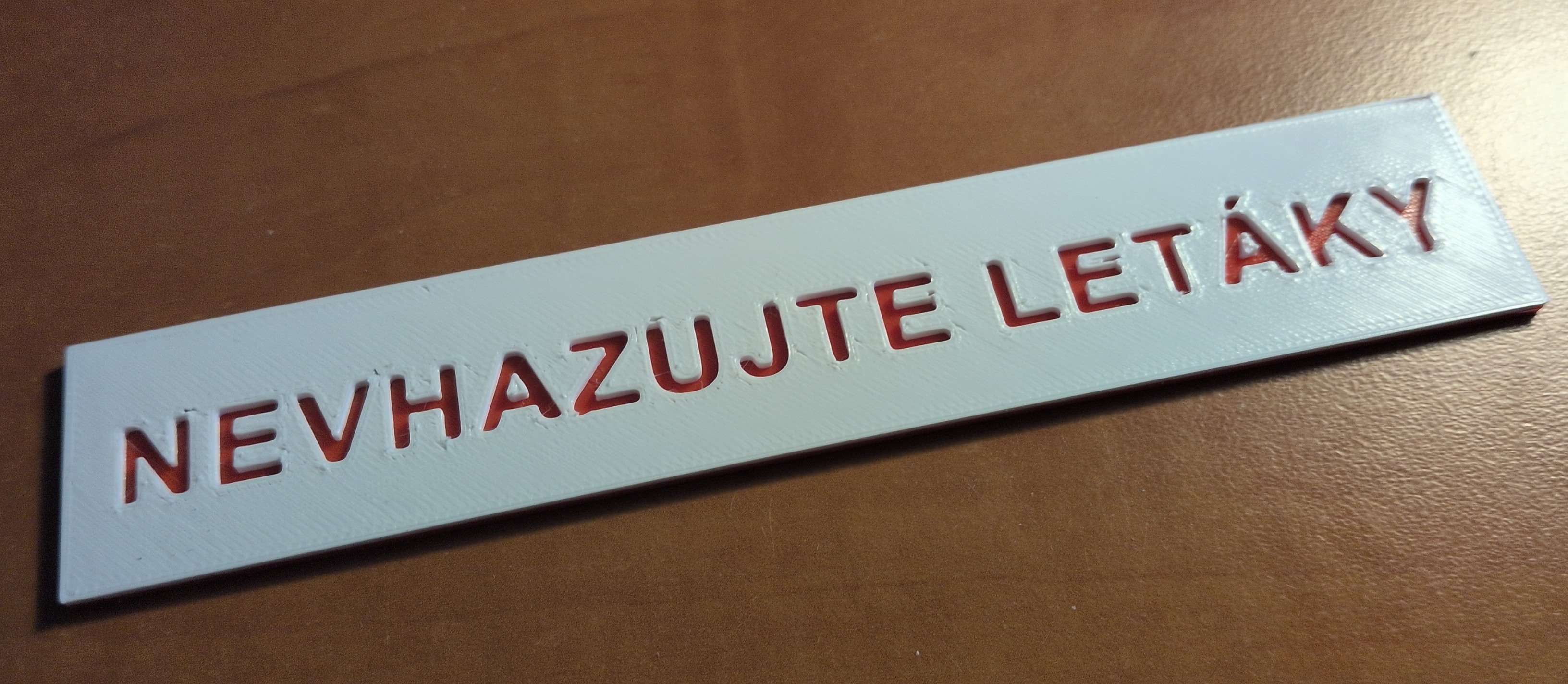 Cedule "Nevhazujte letáky"