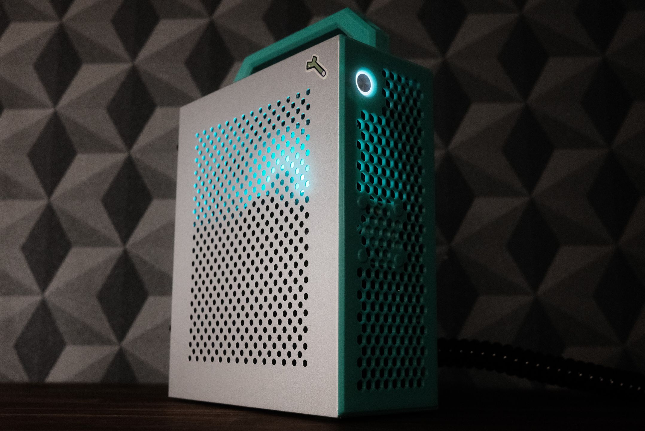 A09 Mini-ITX Case front panel and handle.