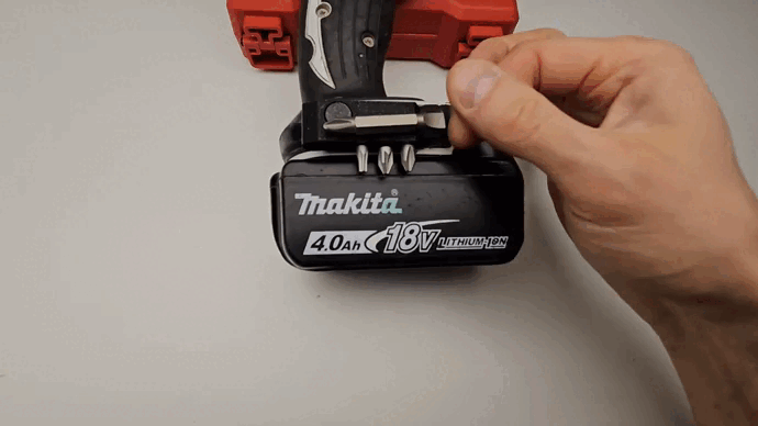 MAKITA 18V BITHOLDER WITH MAGNET MAGNETIC