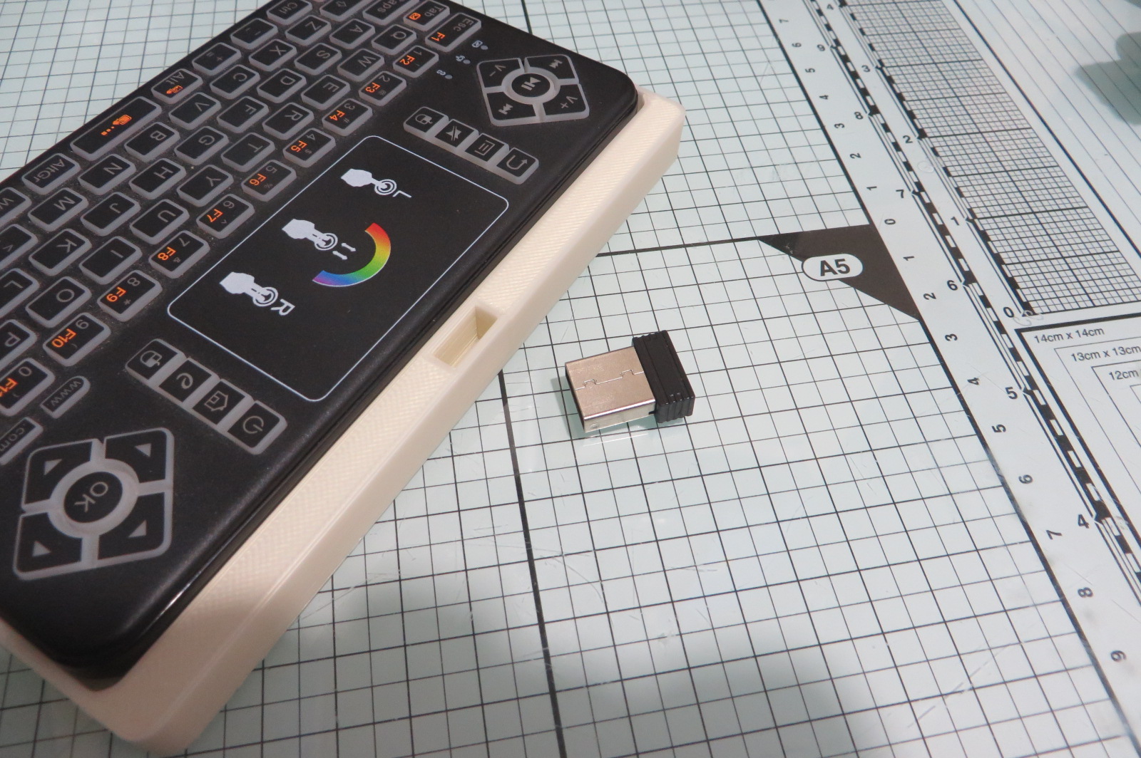 Miniatura 5 do modelo 3D Mini Wireless Keyboard/Mouse Case