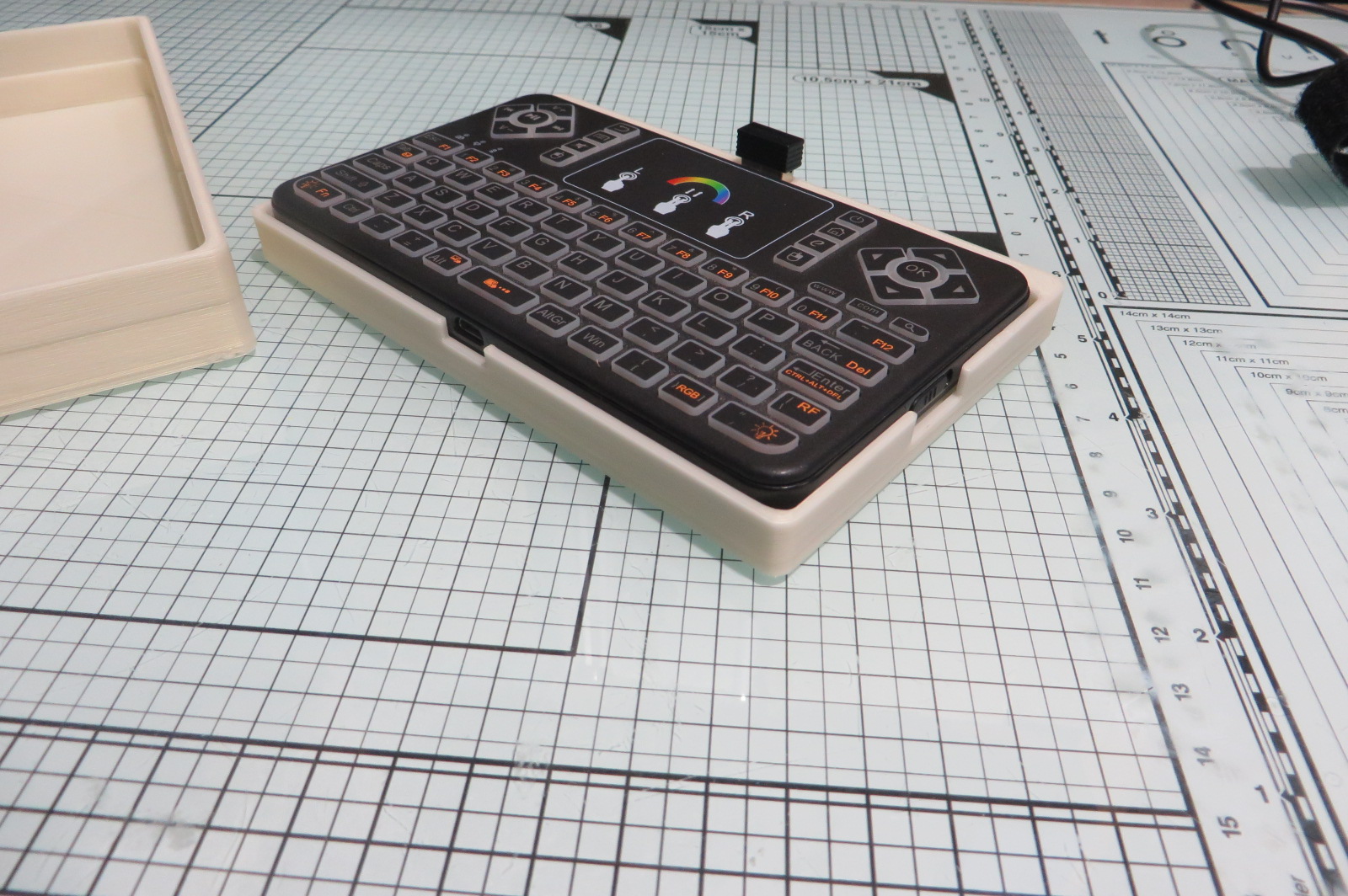 Miniatura 4 do modelo 3D Mini Wireless Keyboard/Mouse Case