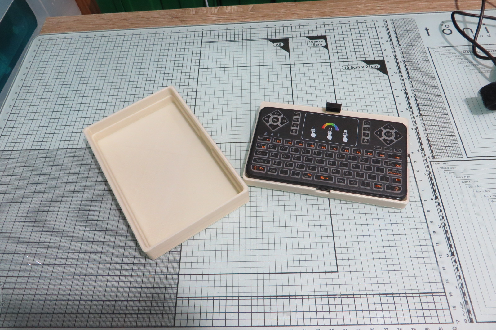 Miniatura 2 do modelo 3D Mini Wireless Keyboard/Mouse Case