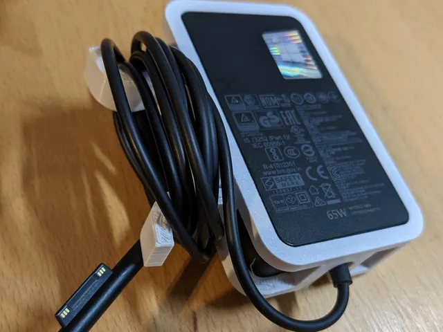 Surface Pro 7 Cable Management (65W Charger)