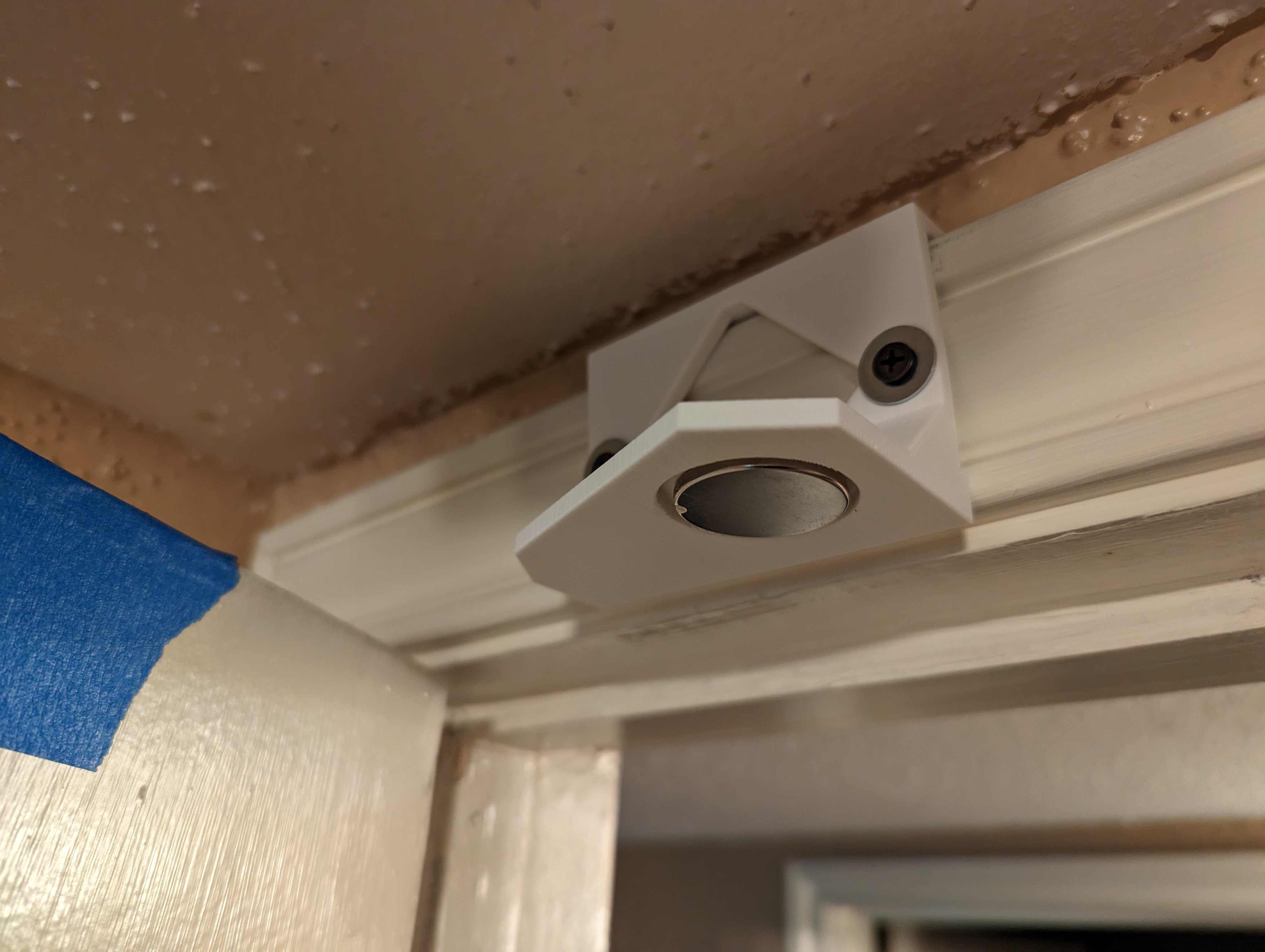 Magnetic Cracked Door Holder