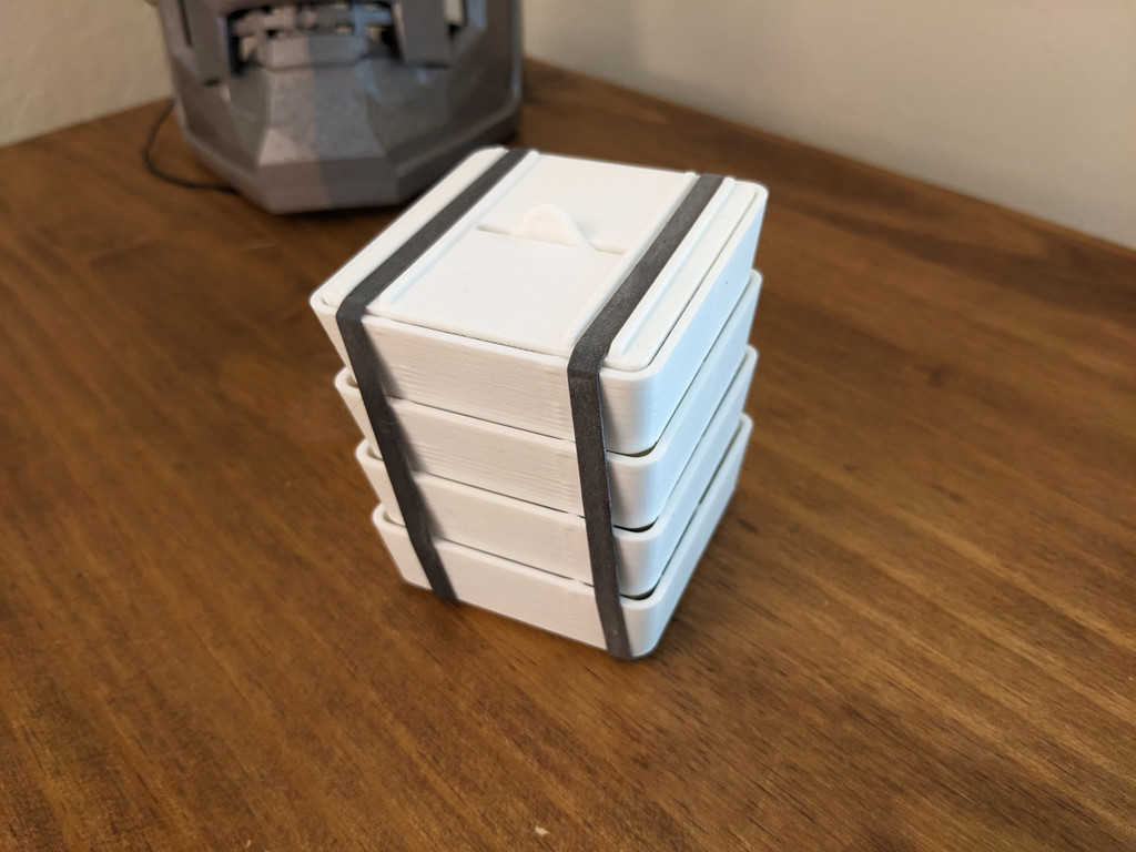 Miniatura 4 do modelo 3D Stackable Board Game Token Caddy v2