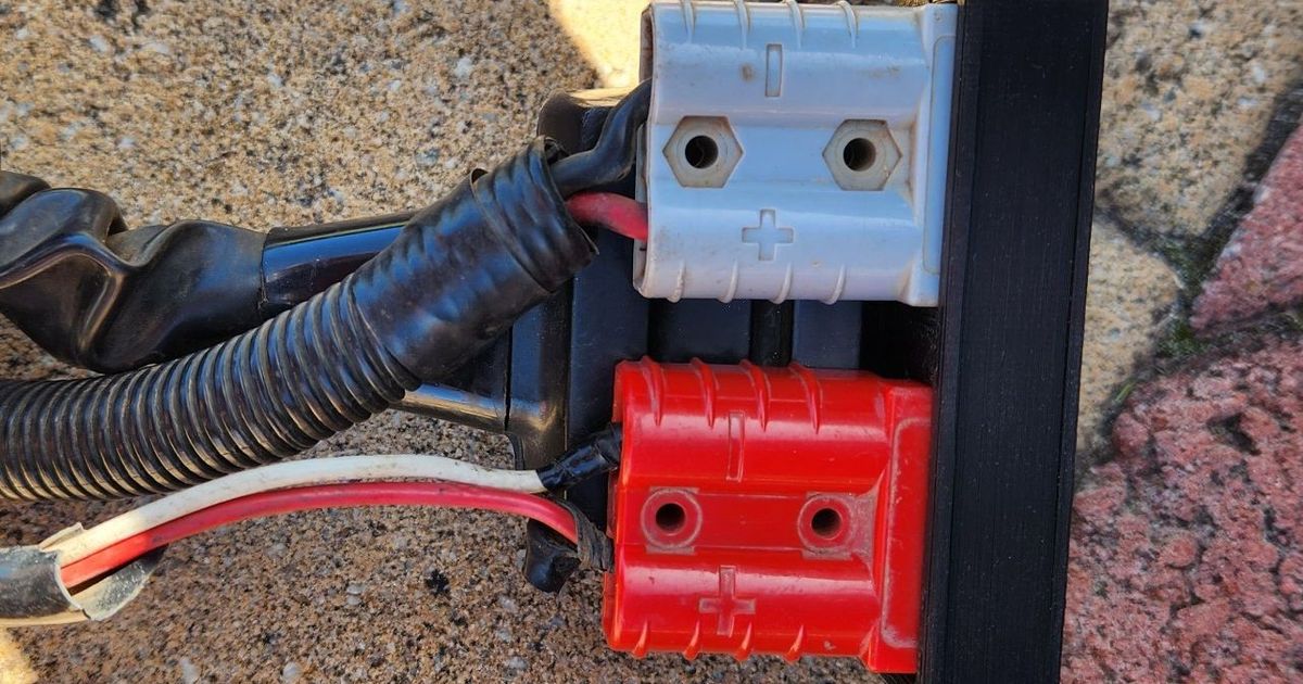 SB50 Anderson plug & 12 Pin flat trailer plug (Australian/NZ) holder / dust cover by Mearcat