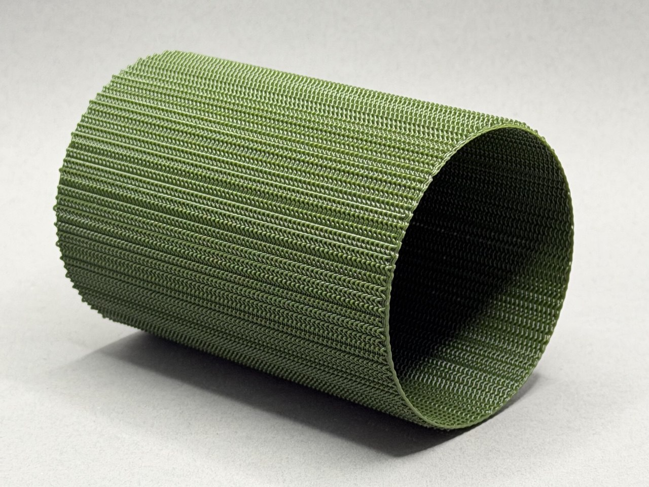 Overhang weaving vase/holder/cup