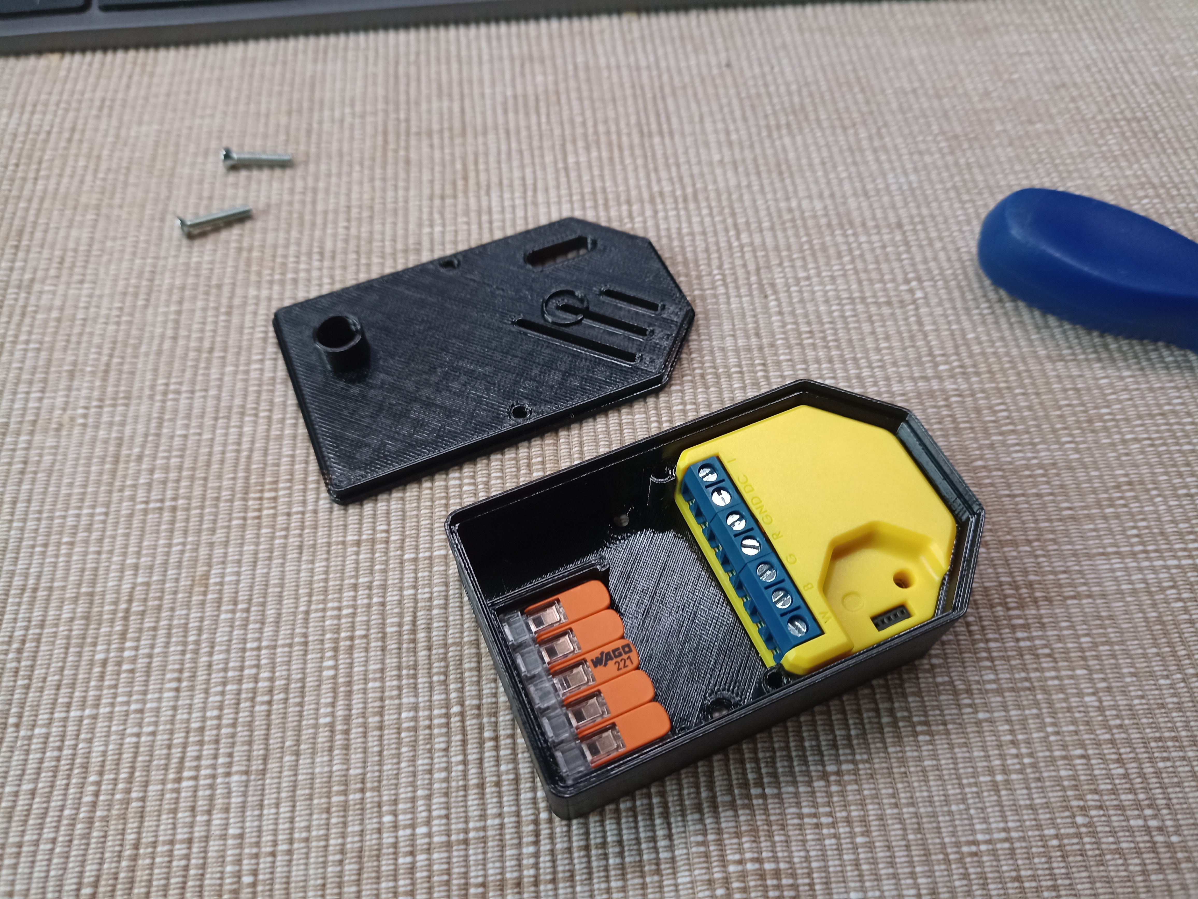 Shelly RGBW2 + Wago box
