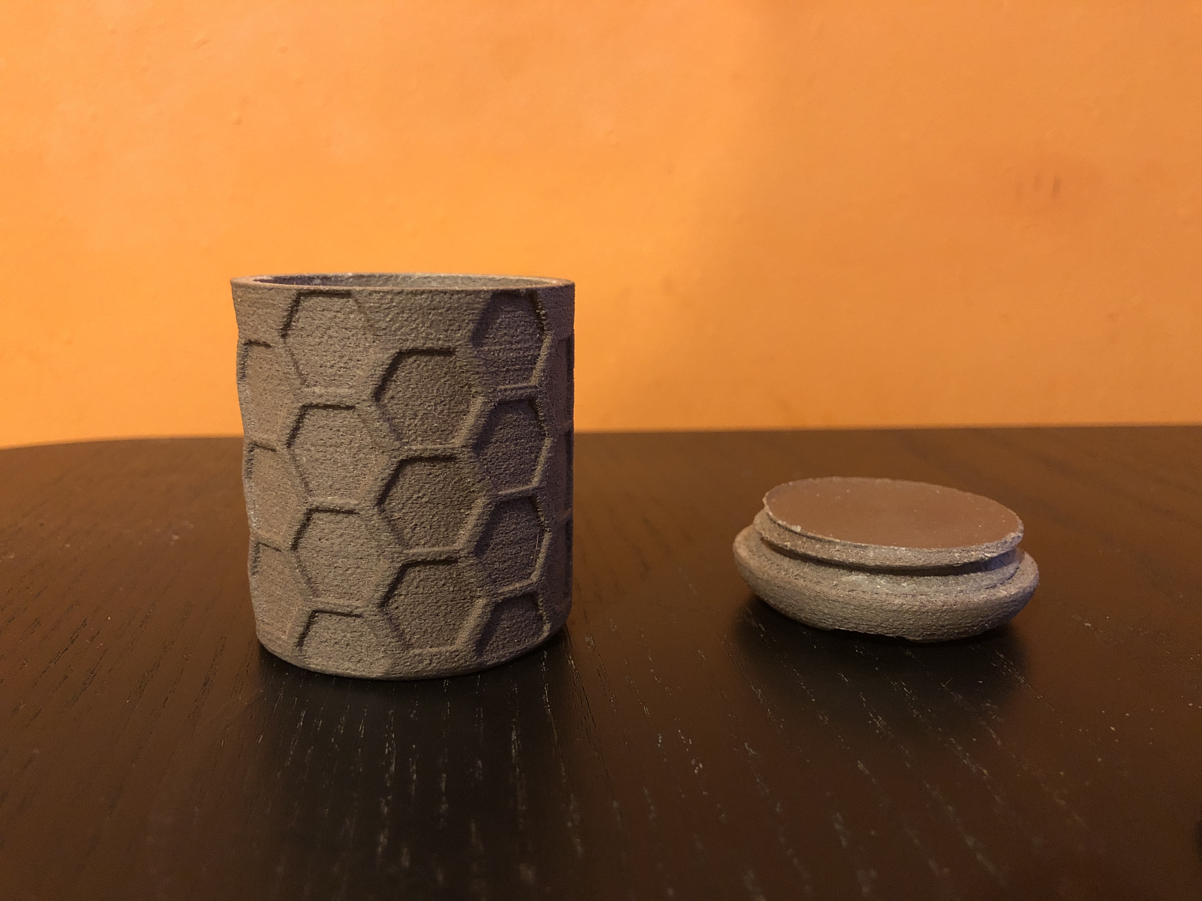 Miniatura 4 do modelo 3D Honey Comb Threaded Container