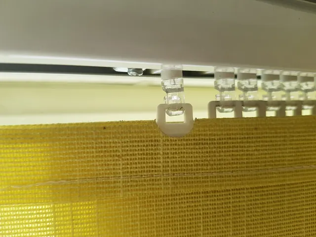 Ramínko k vertikální žaluzii - Vertical blind top hanger