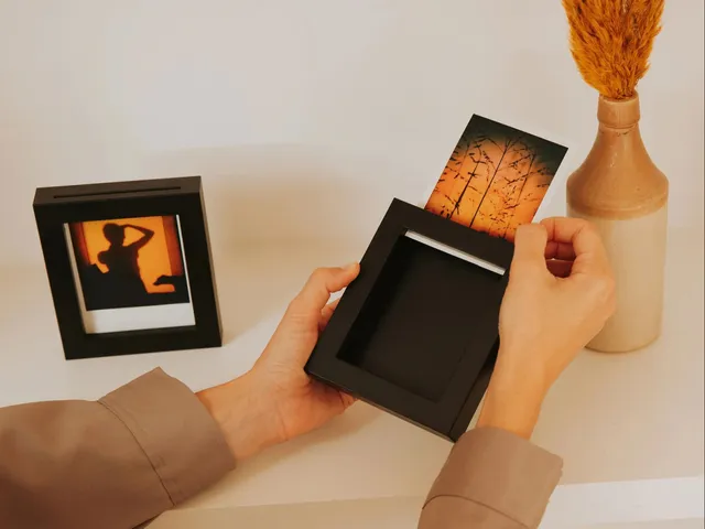 Official Polaroid Frame
