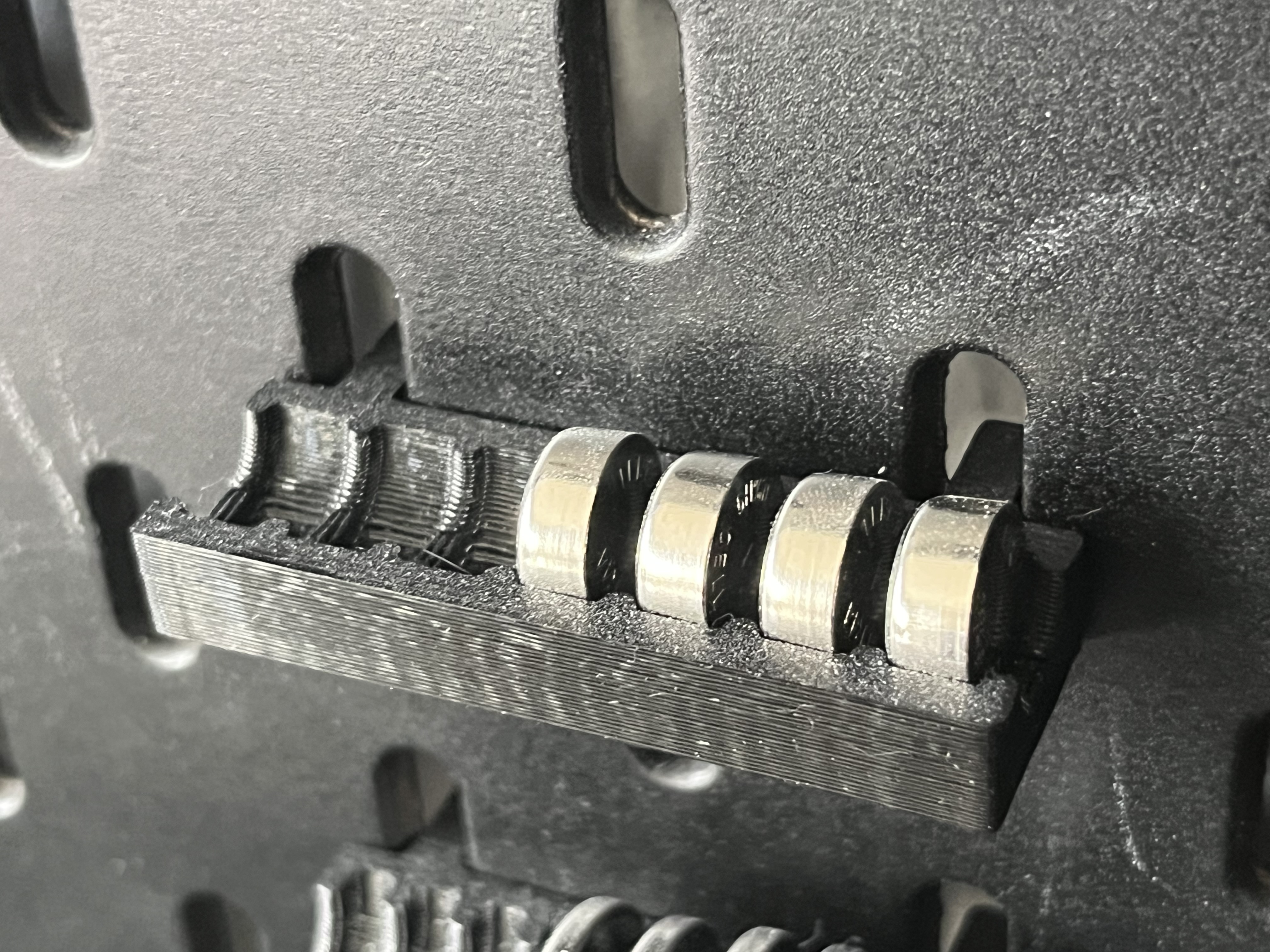 Skådis LR44 button cell battery holder