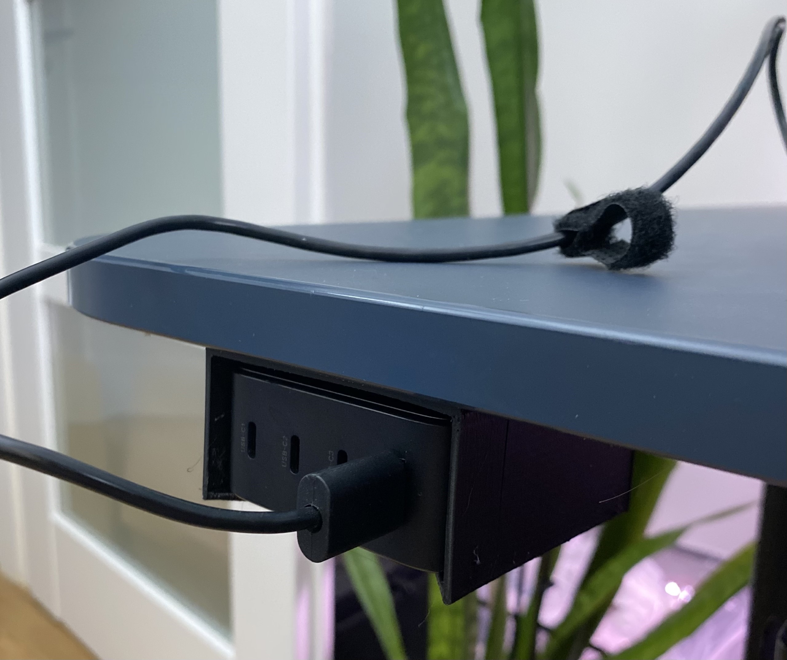 ugreen charger holder