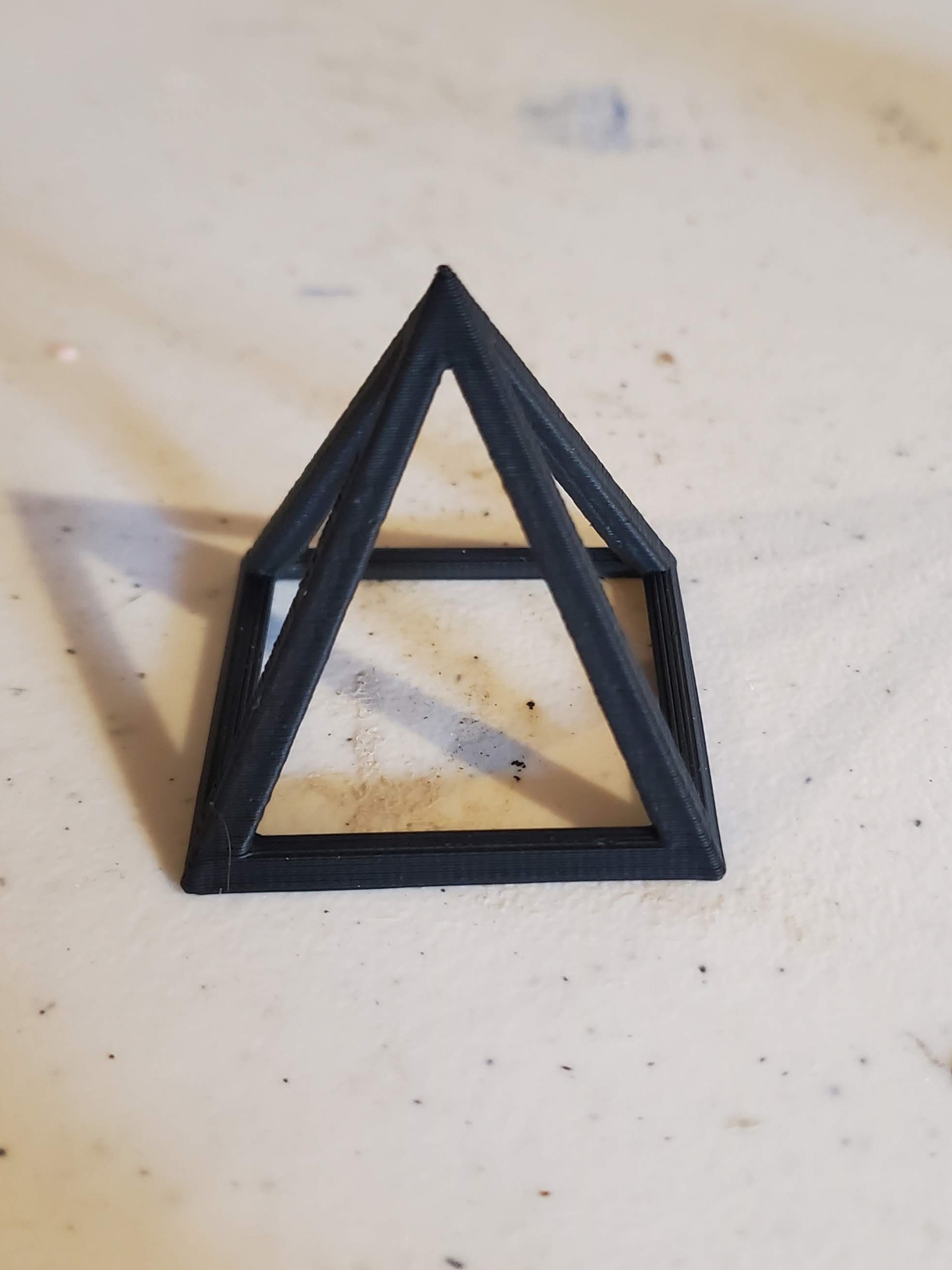 Miniatura 2 do modelo 3D Pyramid Paint Stand