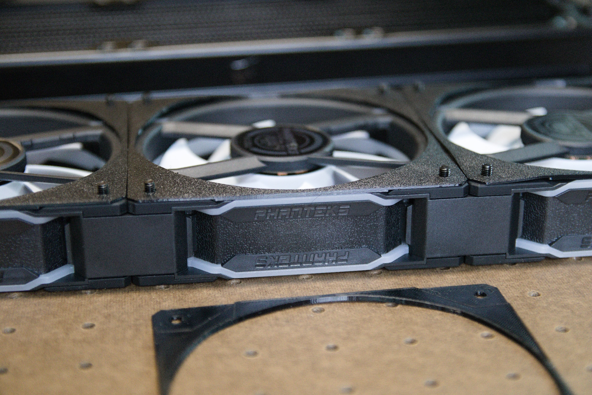 Spacer/gasket for Phanteks D30120 fans and Corsair XR5 Radiator by