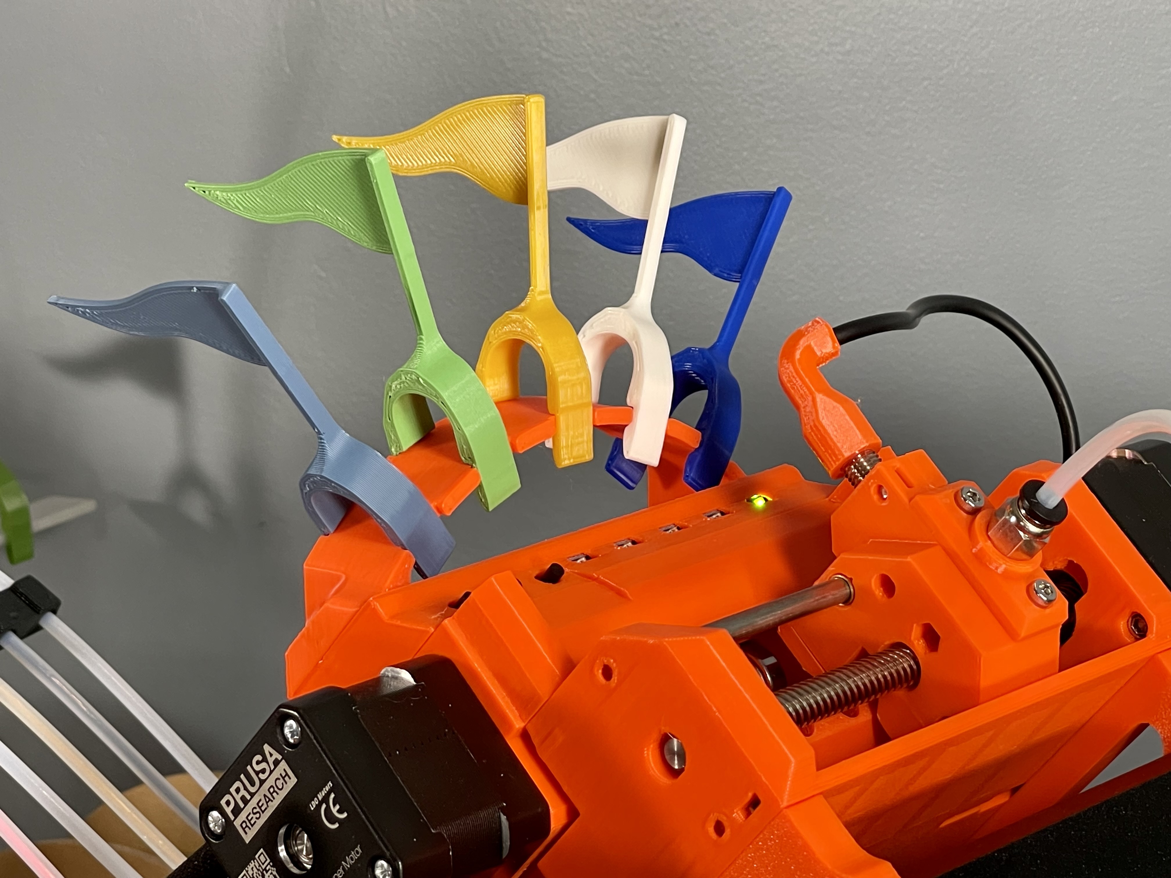 mmu2s-filament-color-indicator-magnetic-flags-and-arch-mount-by-real-3d