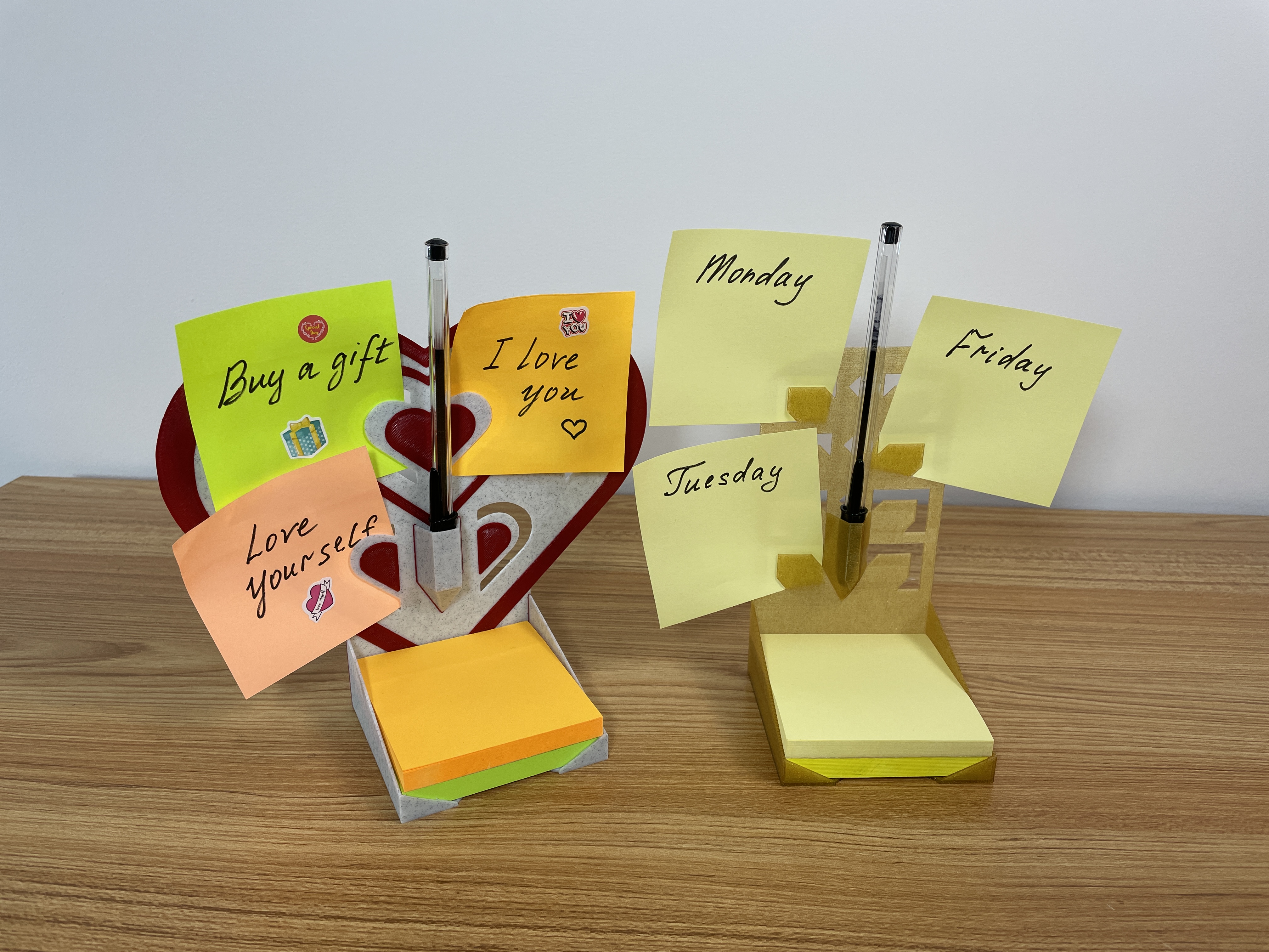 POST-IT / STICKY NOTE HOLDERS