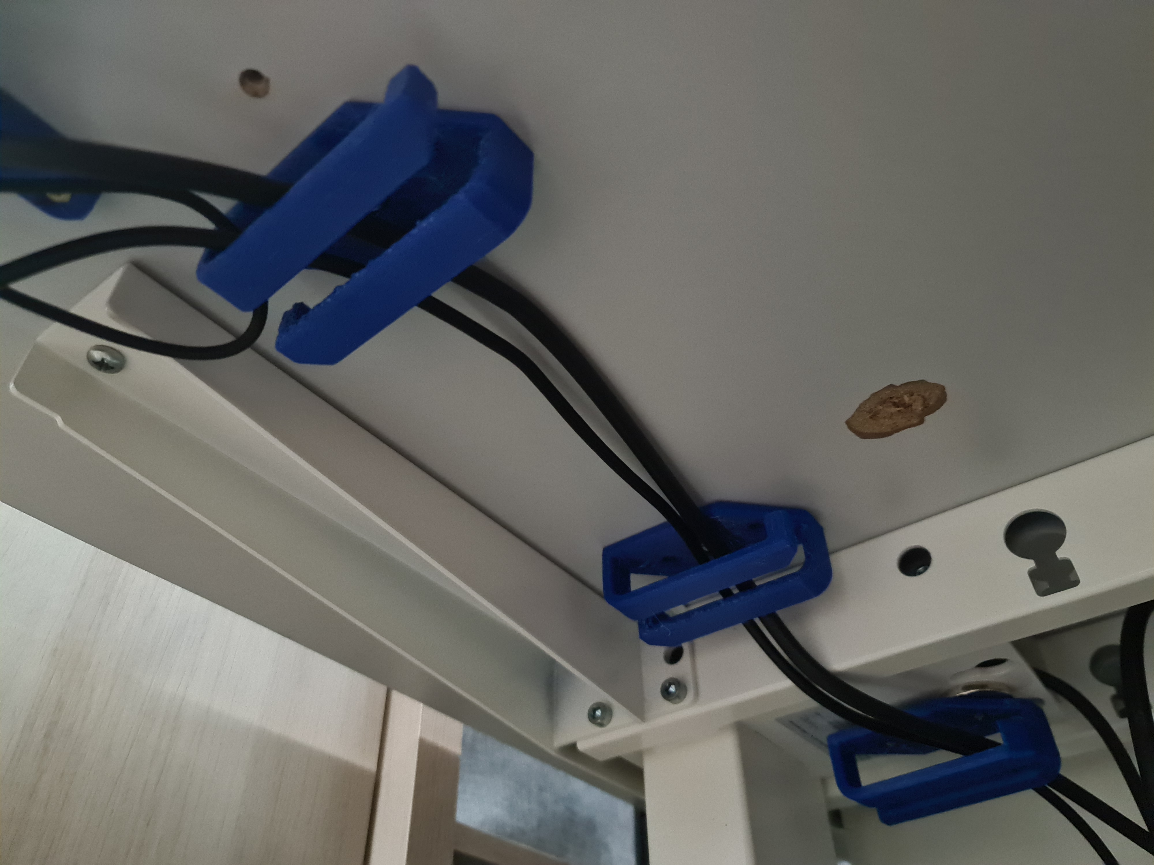 Cable conduit under Desk (update: added small Conduit)