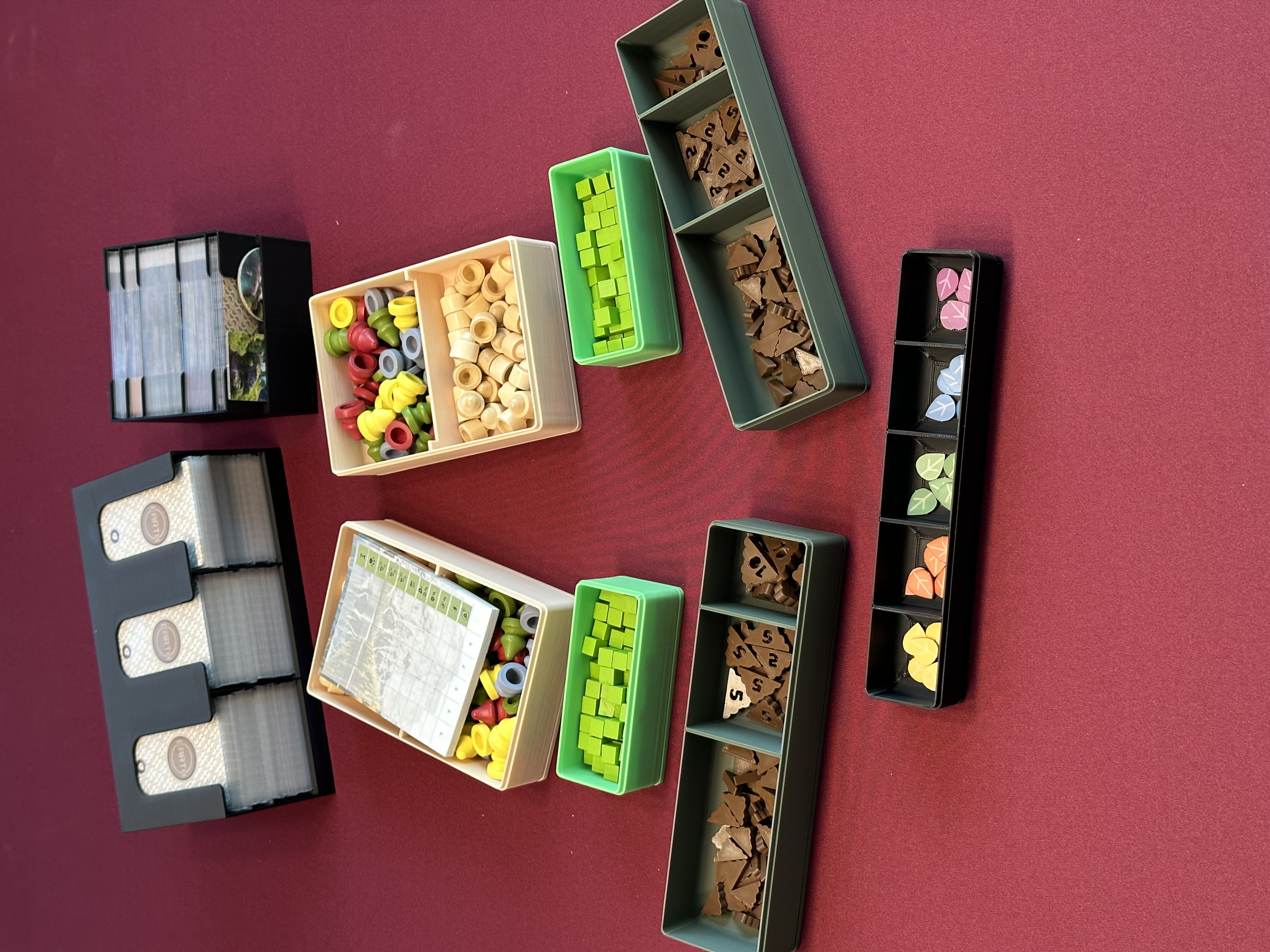 Earth insert for retail version (supports sleeves)