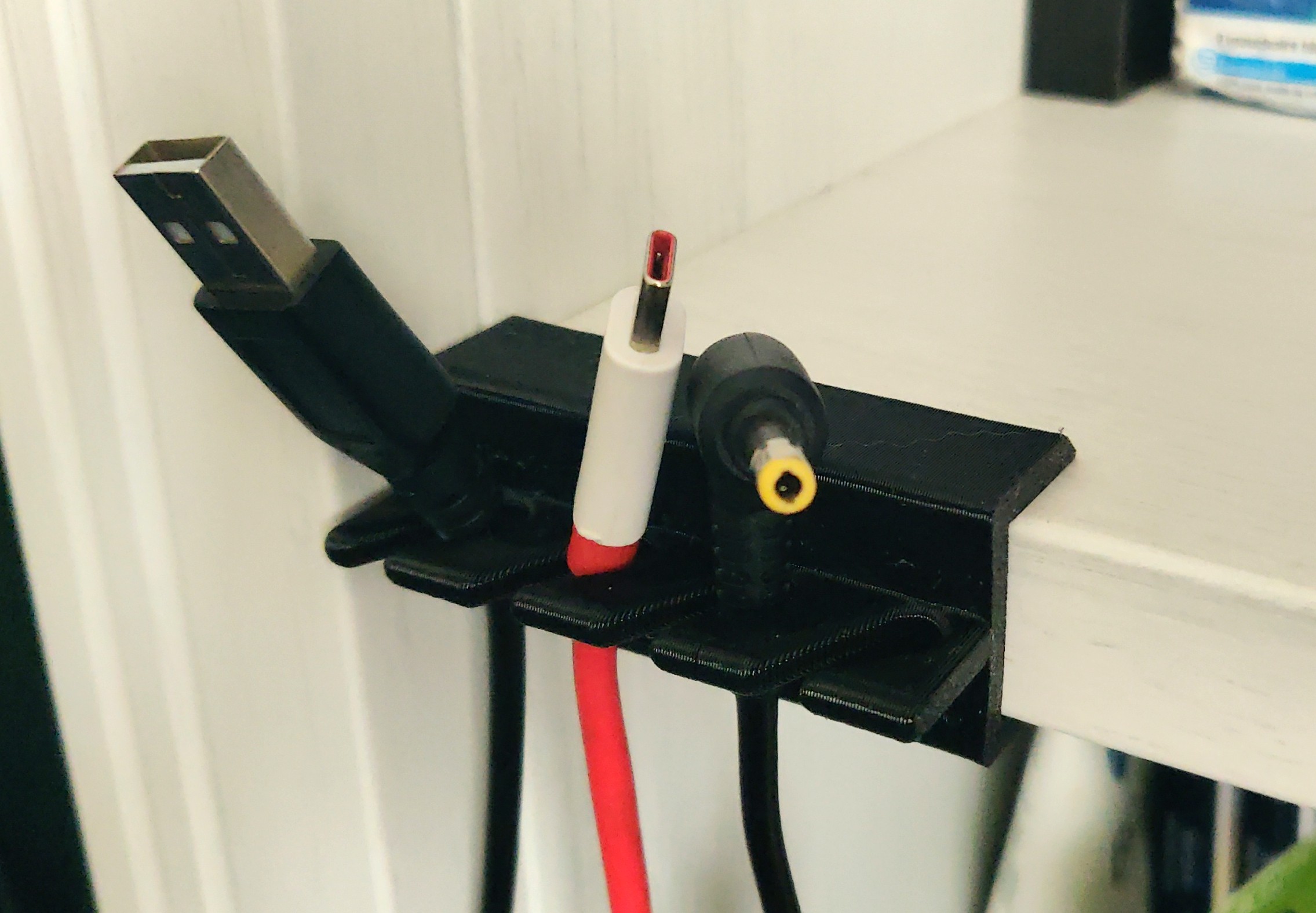 Cable holder for 20mm shelf