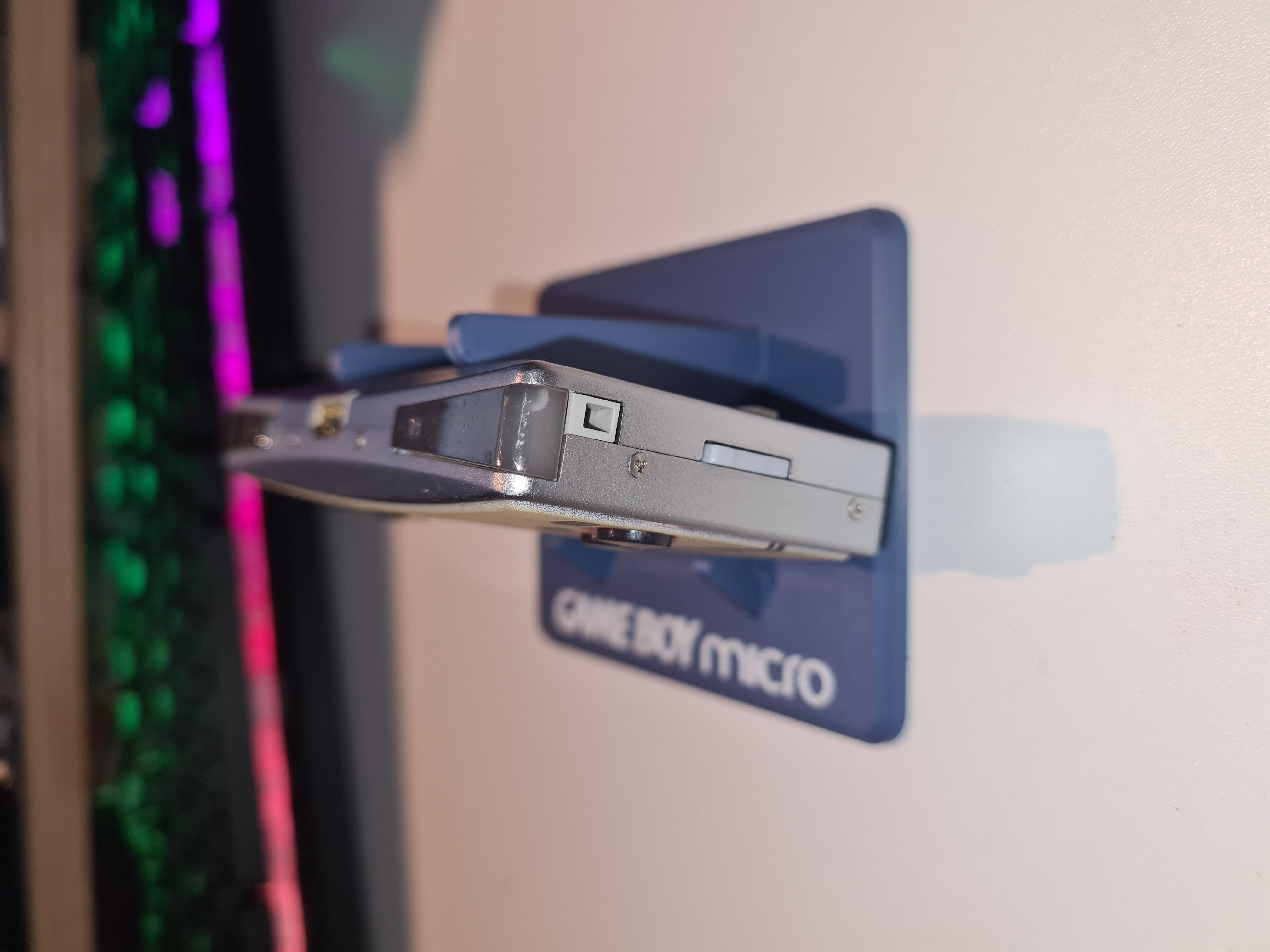 Miniatura 2 do modelo 3D GameBoy Micro display stand