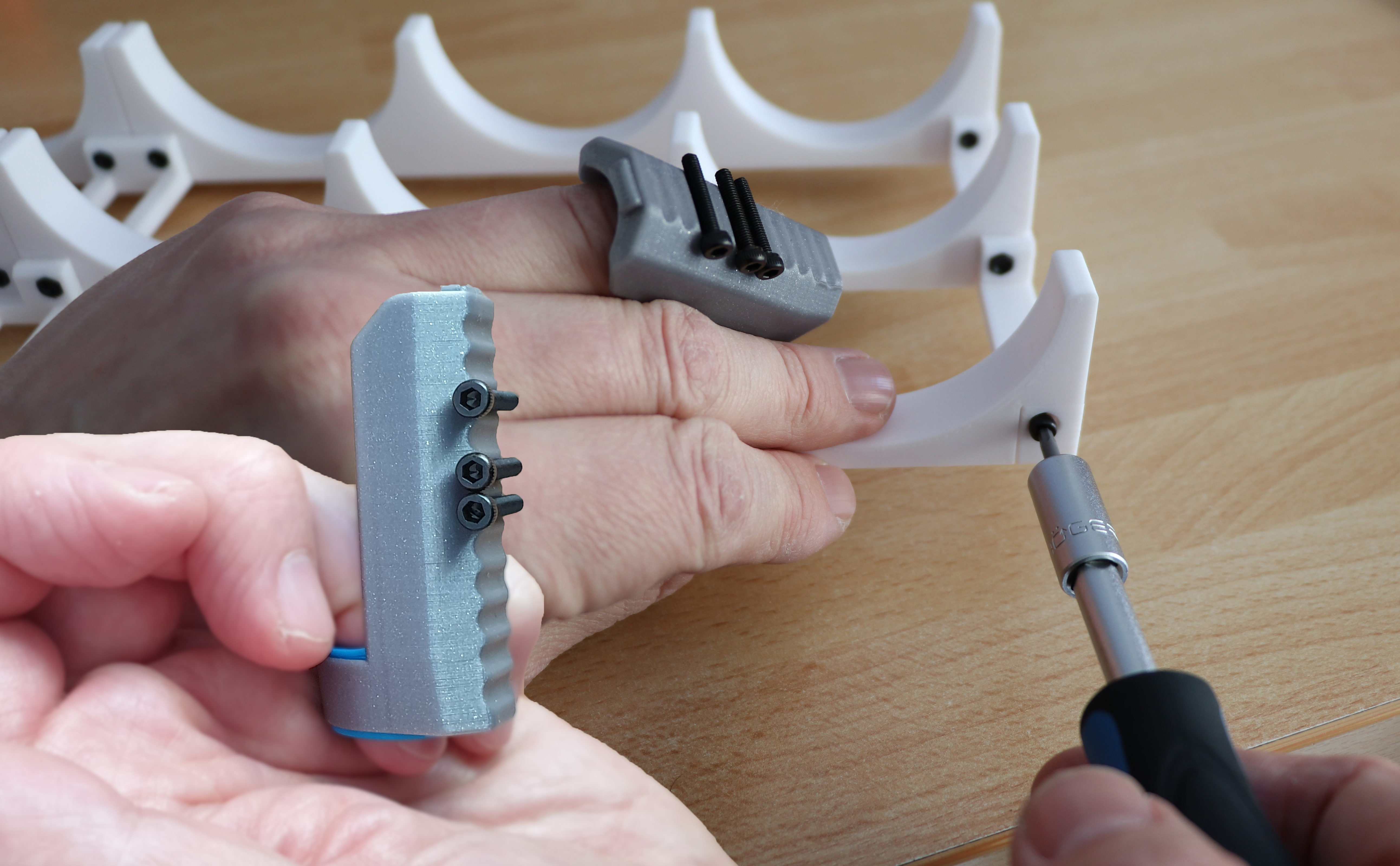 Magnetic finger ring