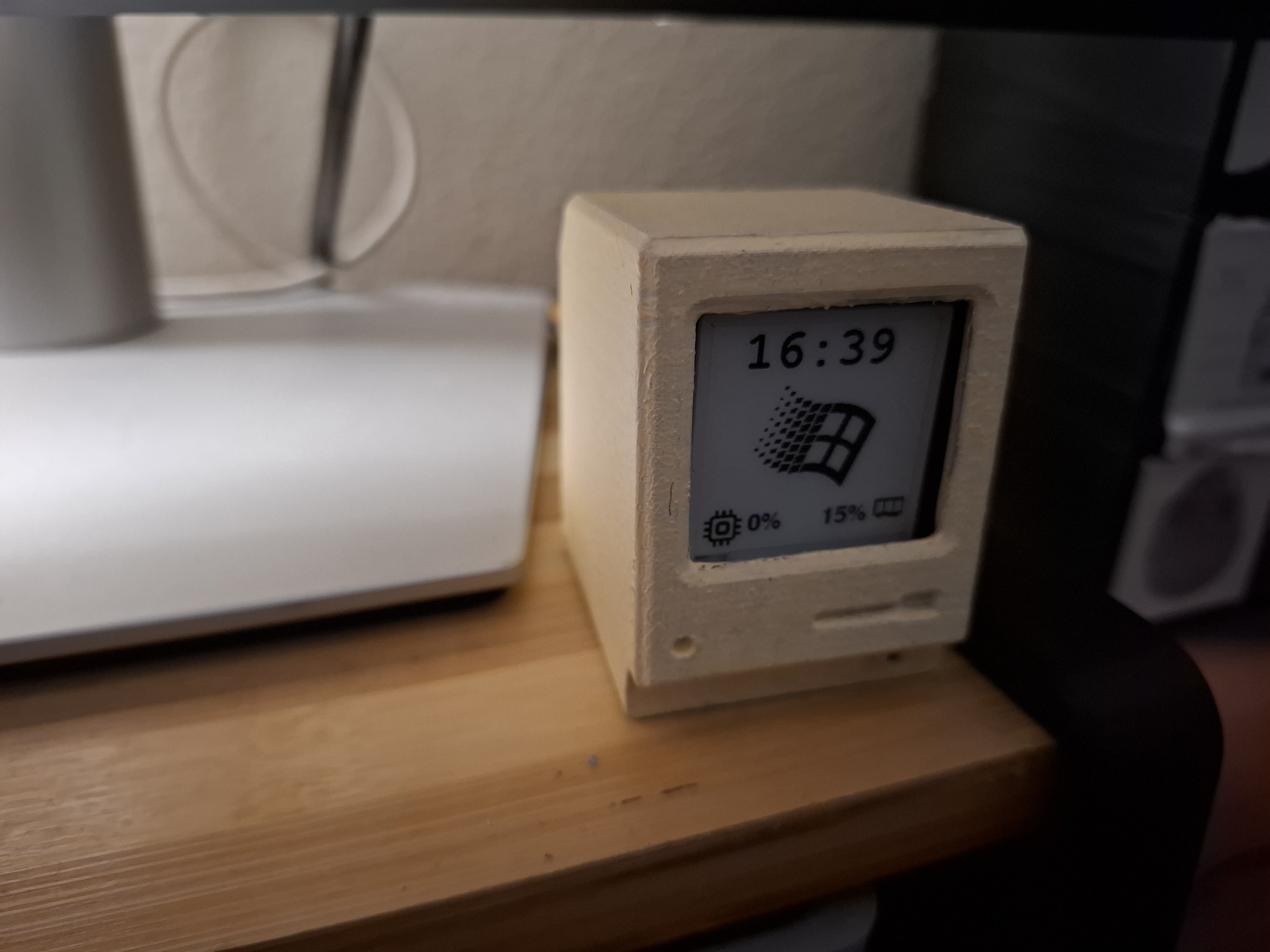 ESP32 1.54" Epaper display mini Macintosh  case
