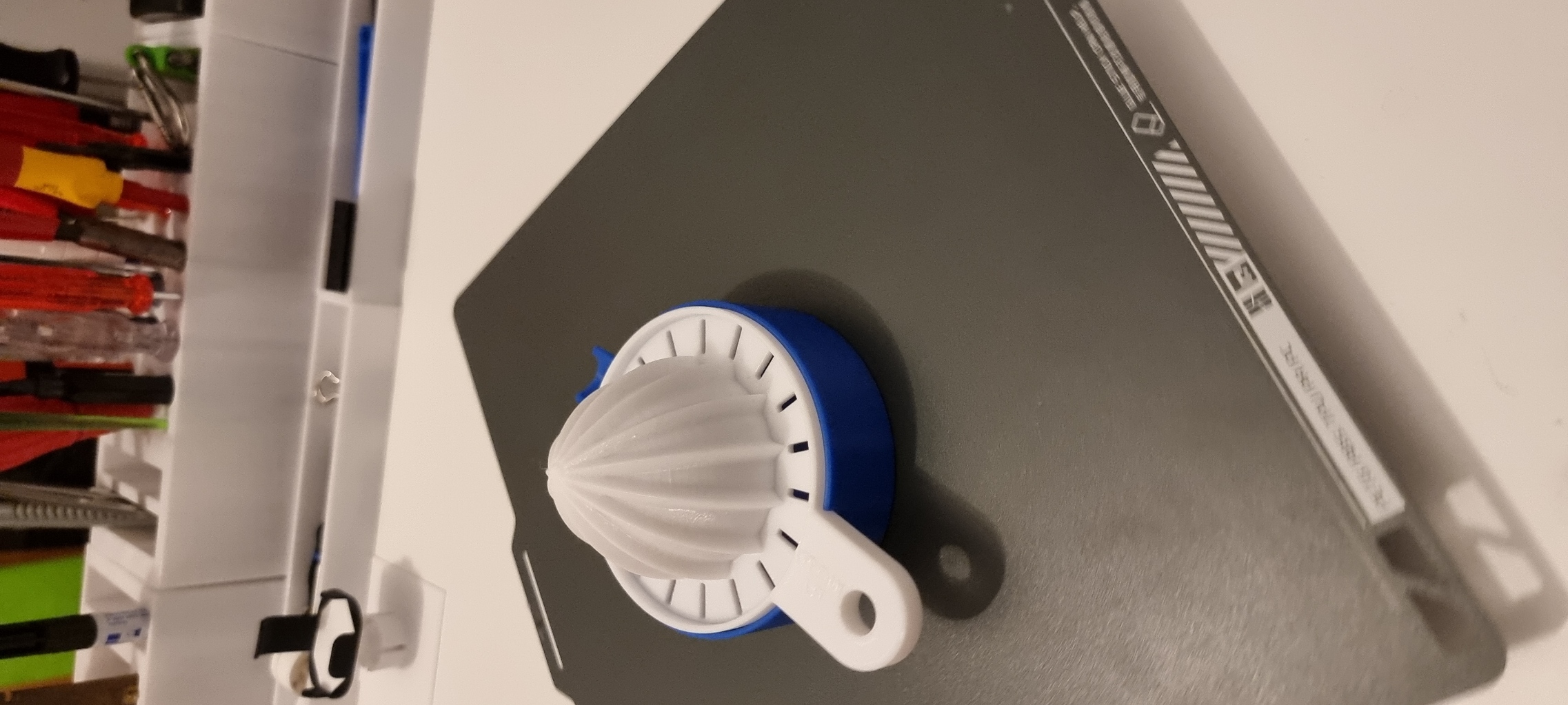 Miniatura 6 do modelo 3D Simple lemon squeezer